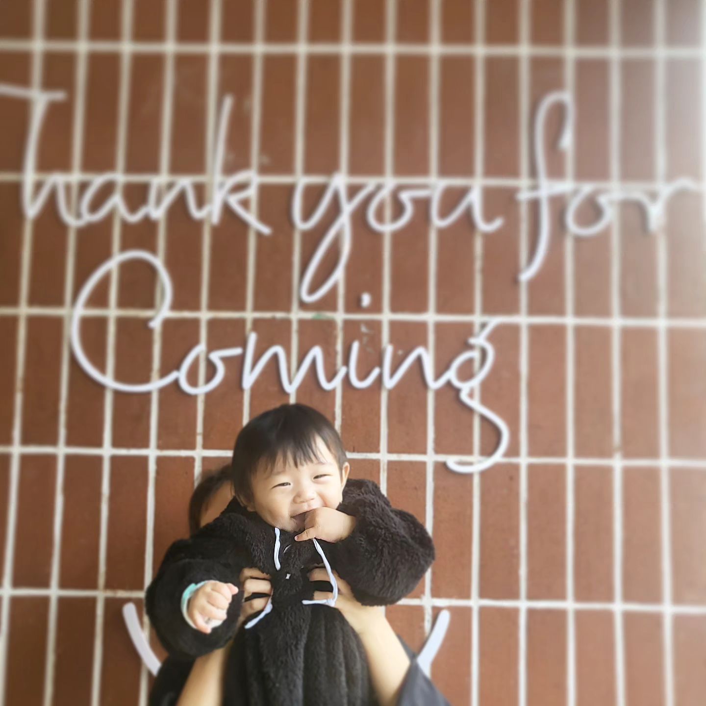𝘿𝘼𝙄𝙇𝙔 𝙅𝙅𝙐

최9개월 사진 찍어주기위한
엄마의 노력이랄까...? 

참 쉽지않은 아들 육아^^
하나부터 열까지 누나와는
너~무 다른 최둘찌🫠

그래도 둘째 버프로 뭘 해도 이뻐..
이래서 둘째는 사랑이라는 거구나🥹

너의 에너지를 다 받아주기위해
엄마는 오늘도 더 노력해볼게💪🏻