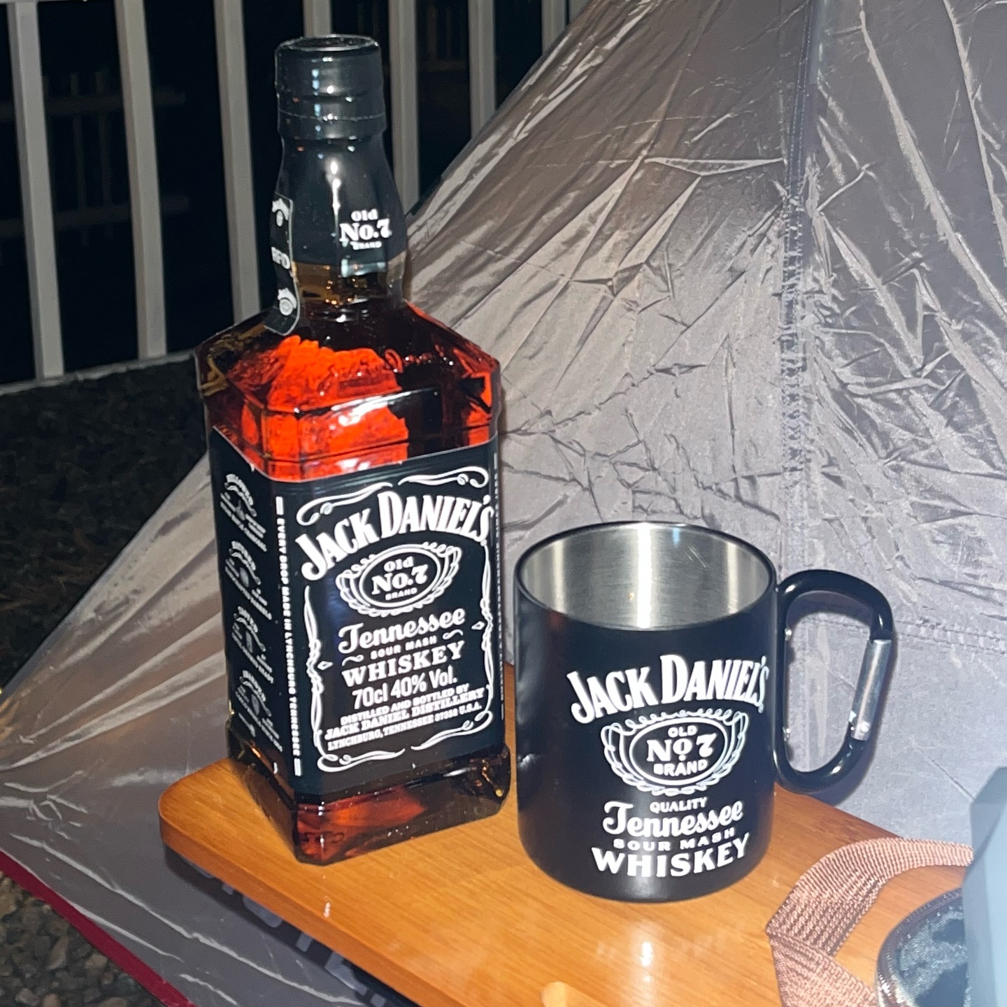 #광고 jackdaniels_kr ⚠️주의 과도한 음주는 과도한 행복을 가져다줄걸껄껄

잭다니엘 시리즈가 캠핑컵 패키지로 출시해서 캠핑갈때도 챙겨간 잭다니엘🍂🏕️🥃 난 잭콕으로 마시는게 제일 맛있더라

이번 연말엔 #잭다니엘 먹으면서 홈파티 할 예정 🎉

#잭다니엘스 #잭다니엘하이볼 #잭다니엘애플 #잭다니엘허니 #하이볼 #위스키 #칵테일 #연말 #홈파티 #캠핑컵 #캠핑 #위스키추천 #혼술 #술스타그램 #칵테일추천 #연말파티 #술안주