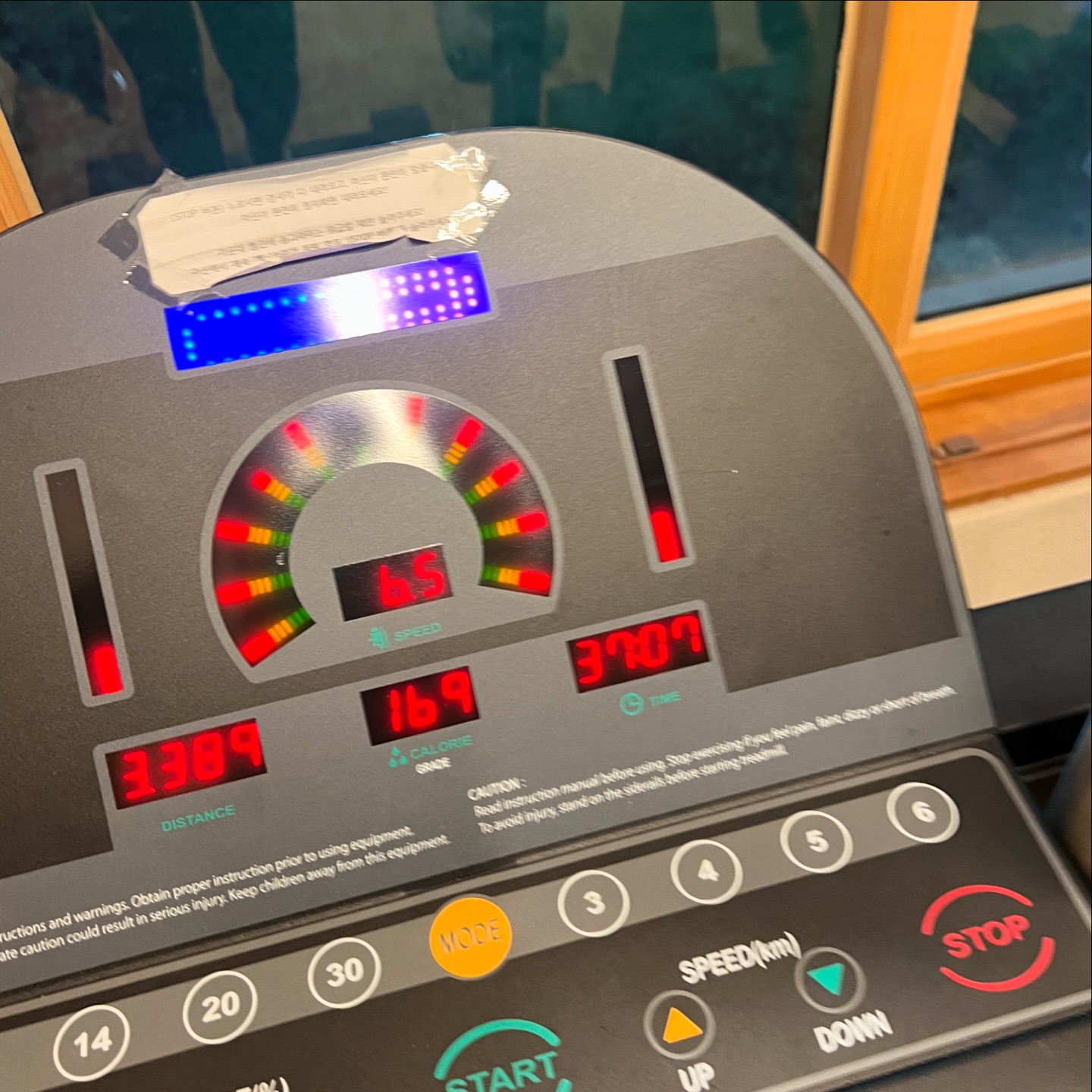 아침부터 띵띵 부은 몸 이끌고 오운완💪🏼
오늘은 유산소 먼저 타주고 하체 데이🥲🥲 마무리도 스트레칭까지 하고 상쾌하게 주말 출근 하였습니당✌🏼✌🏼
#오운완 #유산소완료 #인터벌유산소 #하체데이 #헬린이그램