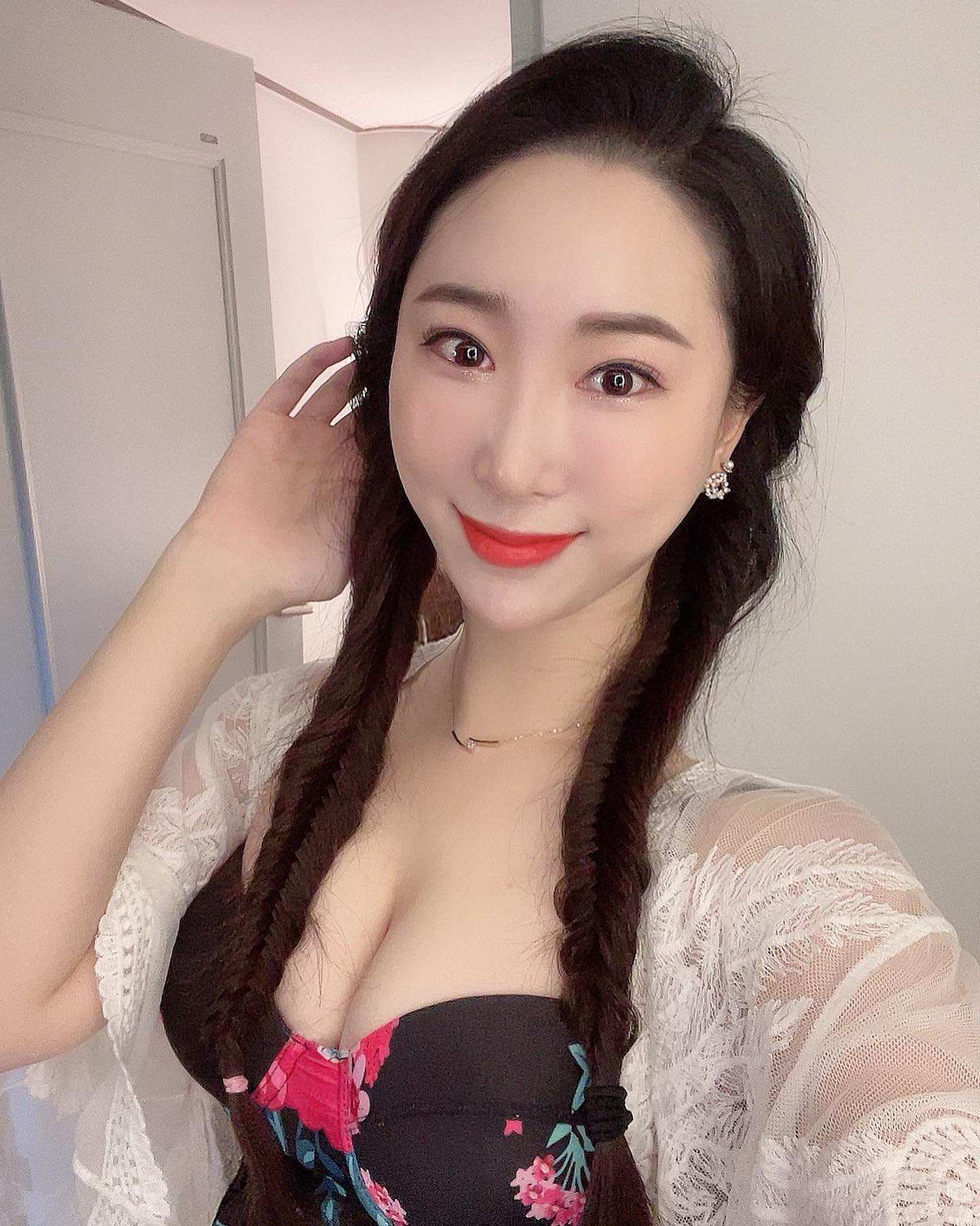 #노마드글램핑 1탄‼️
#헝클 신나게 놀았지만, 얻은교훈:글램핑,캠핑은 돈주고 사서고생🤣
비싼돈 주고 달달달..얼어죽을뻔했지만, 온수풀 수영장 전세내고 바베큐도 맛있고 의도치않은 #생일파티 도 하고☺️ 행벅해따💕
#가평 #여행 #여행지추천 #여행스타그램 #여행에미치다 #model #ootd #비키니 #온수풀 #온수풀빌라 #글램핑 #글램핑추천 #겨울여행 #겨울 #오오티디 #travel #trip #travelphotography #fashion #style #fff #hbd🎂 #가평노마드글램핑 #가볼만한곳 #여행사진 #일상 #설