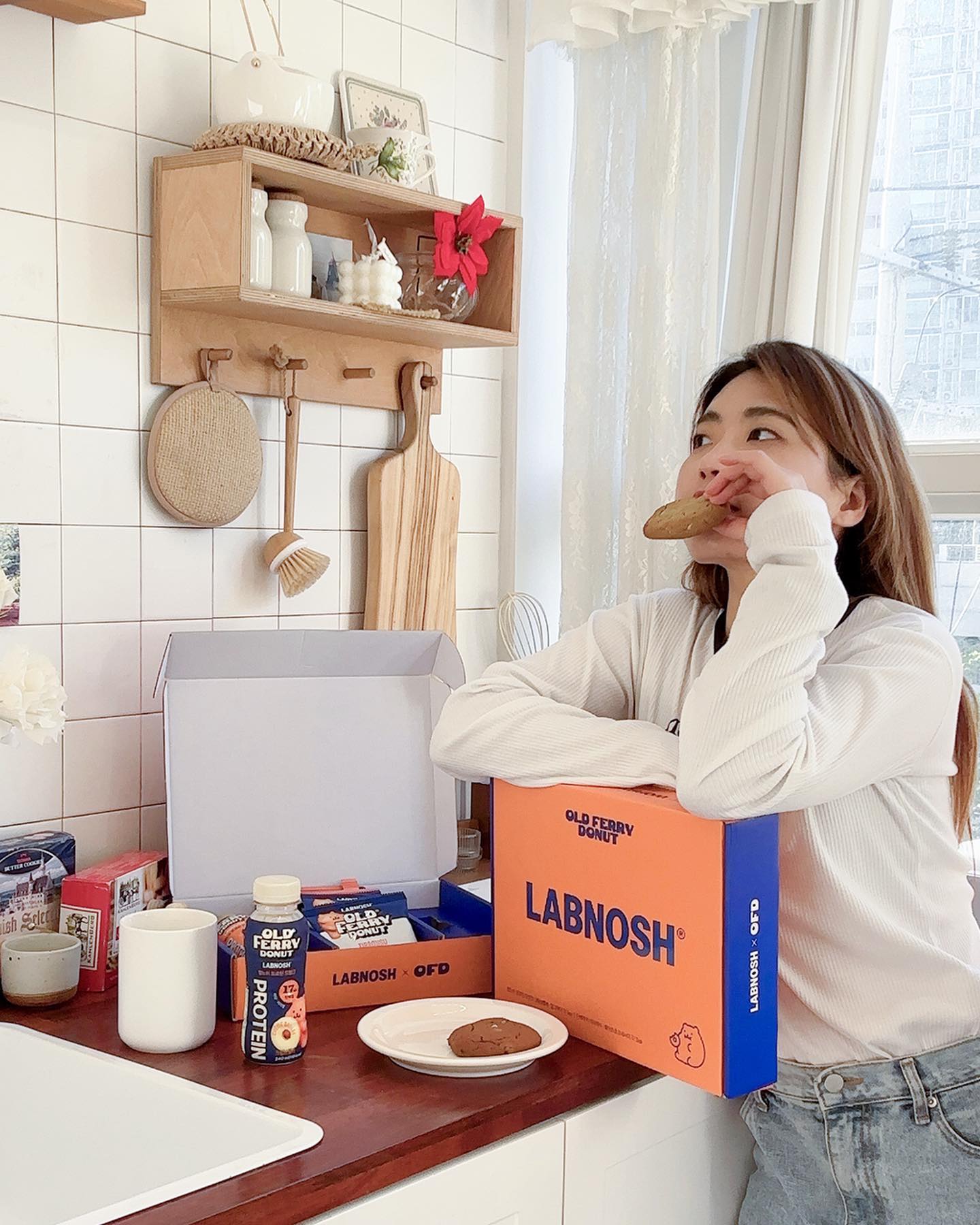 #협찬 labnosh_ 서울 3대 도넛 올드페리도넛과 맛있는 프로틴 랩노쉬가 만났다니😮 맛있는데!! 고단백, 저당, 저지방이라 요즘 운동하며 챙겨 먹고 있어요🥋🏋🏻‍♀️🏃🏻‍♀️ 올드페리도넛의 풍미를 그대로 담은 프로틴 드링크 & 단백쿠키~🍩🍪🥛 죄책감 없는 달콤함으로 단백질 든든하게 채워보쟈구욧😉💗
⠀
⠀
⠀
#랩노쉬 #단백쿠키 #랩노쉬단백쿠키 #프로틴드링크 #랩노쉬프로틴드링크 #올드페리도넛 #랩노쉬올드페리도넛 #단백쿠키올드페리도넛 #프로틴드링크올드페리도넛 #단백질쿠키 #프로틴쿠키 #단백질음료 #단백질간식 #다이어트간식 #운동하는여자 #오운완 #유지어터 #유지어터식단