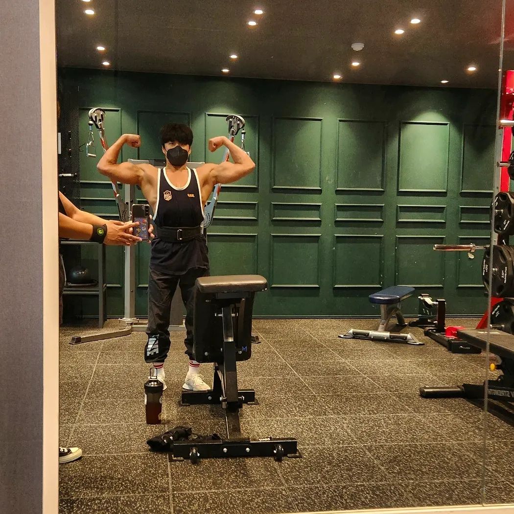 #오운완 #메리크리스마스 
득근이벤트 성공💪
.
.
.
#운동일지 #운동기록 #운동소통 #운동하는남자 #운동하는여자 #운동스타그램 #헬스 #헬스타그램 #헬린이 #바디체크 #눈바디 #일상 #좋아요 #좋아요그램 #좋아요반사 #좋아요테러 #좋반 #좋반테러 #선팔 #선팔맞팔 #맞팔 #맞팔환영 #맞팔해요 #셀피 #셀스타 #사진 #사진스타그램