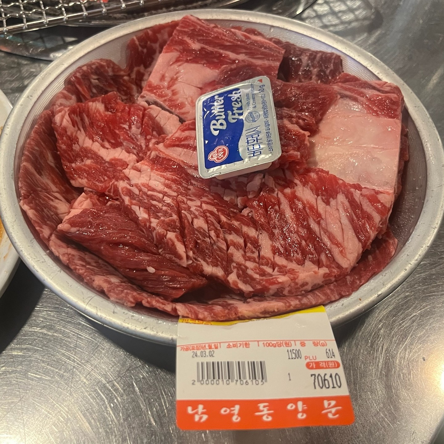맛도뤼 그잡채!!
생소갈비에,, 라구파스타 조합이라니
말잇못..

버터올려 구워먹는 소갈비 맛은
최고에요 최고!!
부드럽고 입에 넣자마자 육즙팡팡~~
오랜만에 넘나 맛있는 고기를.. ㅠ.ㅠ

#먹방 #먹스타그램 #남영동양문 #영등포소고기 #소고기맛집 #jmt #고기스타그램 #소갈비 #면스타그램 #존맛 #좋아요 #먹팔