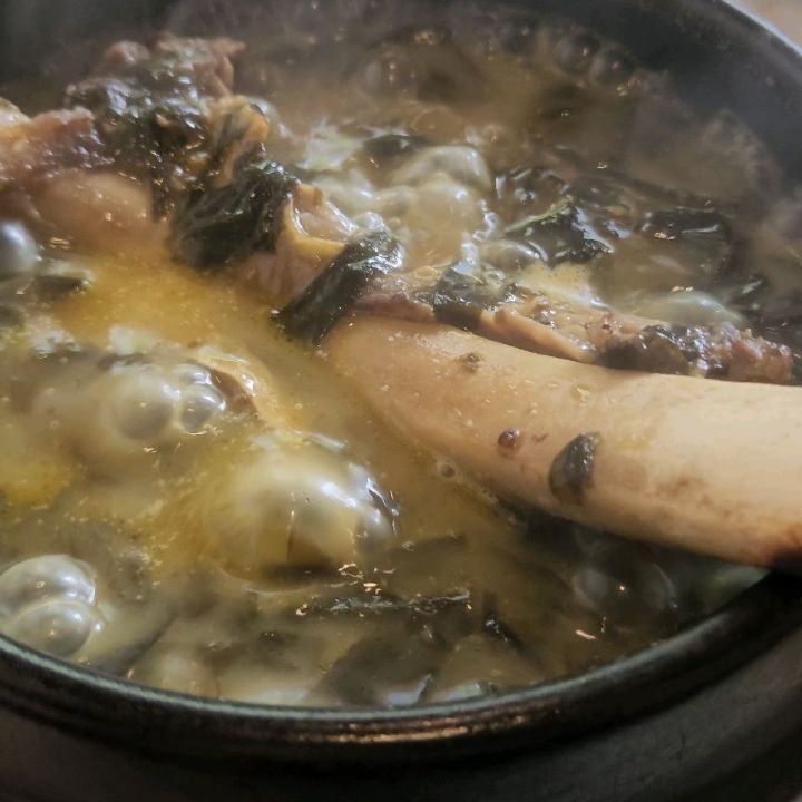 푹 고아진 뚝배기 미역국
부드럽고 매콤한 카레
한입 쏙쏙 콩알돈까스
너무 행복한 시간

#딴 #천안맛집 #원성동 #교보교차로 #돈까스맛집 #원성동호프집 #문성동맛집 #동남구청맛집 #e편한세상천안역 #천안호프 #원성동카페 #문성동카페 #천안돈까스 #천안카레 

#일상 #공감 #여행 #맛집투어 #맛스타그램