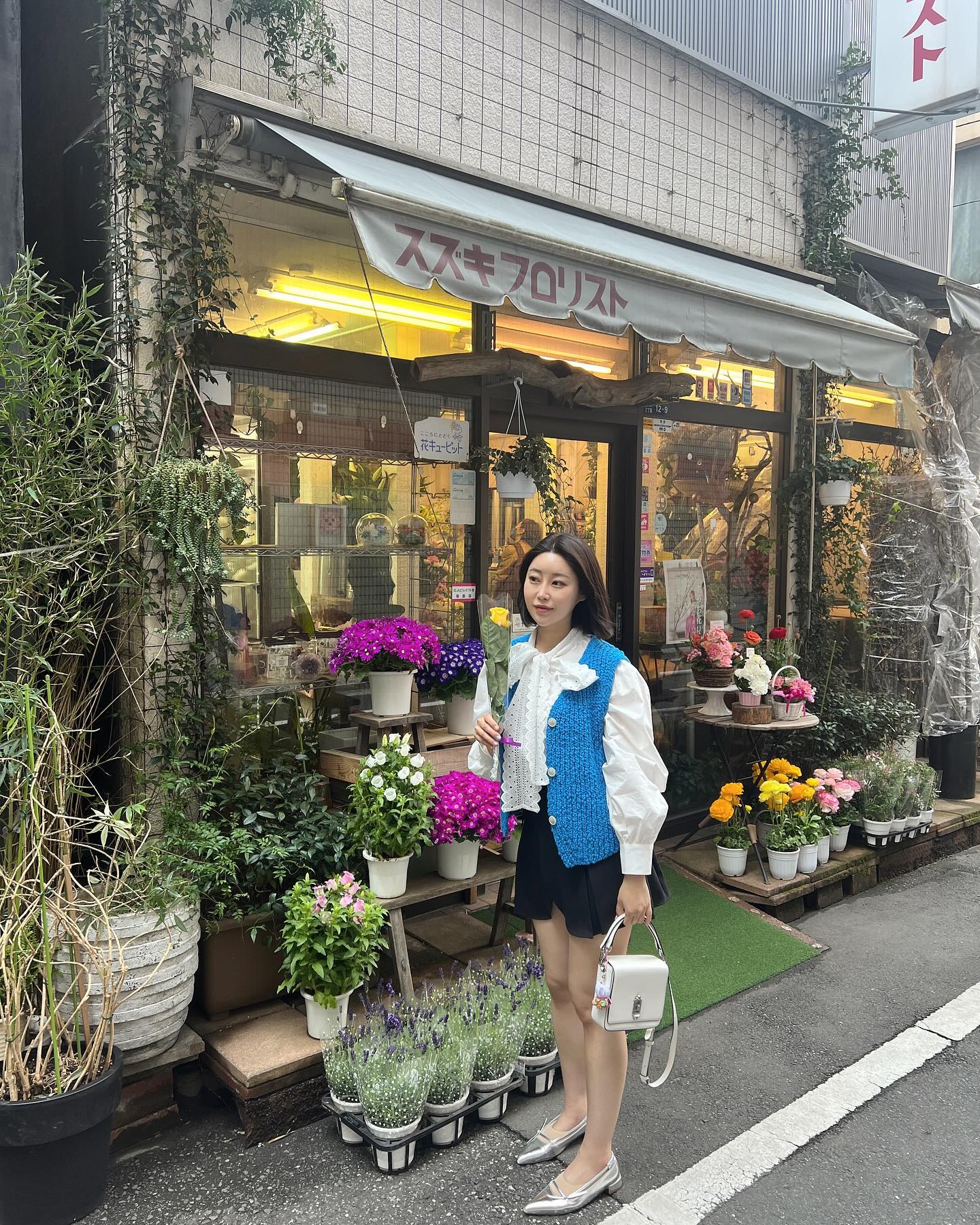 .
지나가다가 우연히 발견한 꽃집에서 옐로우장미 선물이란,,💛