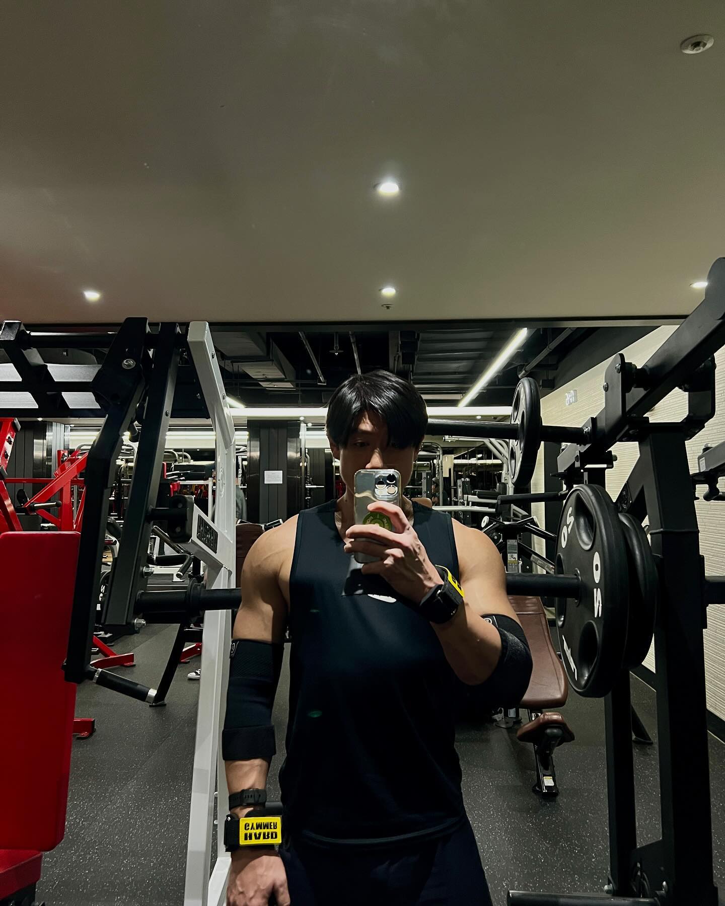 ⠀
2023-12-01 바디캘린더 670번째 운동 일지

✅ shoulder day 원정운동
1️⃣ ARSENAL STRENGTH Day
2️⃣ 좋은기구는 잘 먹지
3️⃣ 어깨 뽀개질뻔

100분 24세트 9.5톤

사이드 레터럴 레이즈: 머신 ARSENAL STRENGTH
웜업 18kg 10회
1세트 27kg 10회
드랍 18kg 10회
2세트 27kg 10회
드랍 18kg 10회
3세트 27kg 10회
드랍 18kg 10회
4세트 27kg 10회
드랍 18kg 10회
5세트 27kg 10회
드랍 18kg 10회

숄더 프레스: MTS hammer st.
웜업 60kg 10회
1세트 80kg 10회
2세트 80kg 10회
3세트 80kg 10회
4세트 100kg 7회
드랍 80kg 6회
5세트 120kg 4회
드랍 80kg 6회

숄더 프레스: 스탠딩 머신 ARSENAL STRENGTH
웜업 20kg 10회
1세트 40kg 10회
2세트 50kg 10회
3세트 60kg 8회
4세트 60kg 8회
5세트 60kg 8회
드랍 40kg 4회
드랍 20kg 4회

사이드 레터럴 레이즈: 머신
웜업 25kg 15회
1세트 32kg 12회
2세트 39kg 10회
3세트 42kg 8회
4세트 42kg 8회
5세트 42kg 8회
드랍 32kg 6회
드랍 25kg 6회

리어 레터럴 레이즈: 머신 Bentover
1세트 10kg 10회
드랍 5kg 10회
2세트 10kg 10회
드랍 5kg 10회
3세트 10kg 10회
드랍 5kg 10회
4세트 10kg 10회
드랍 5kg 10회