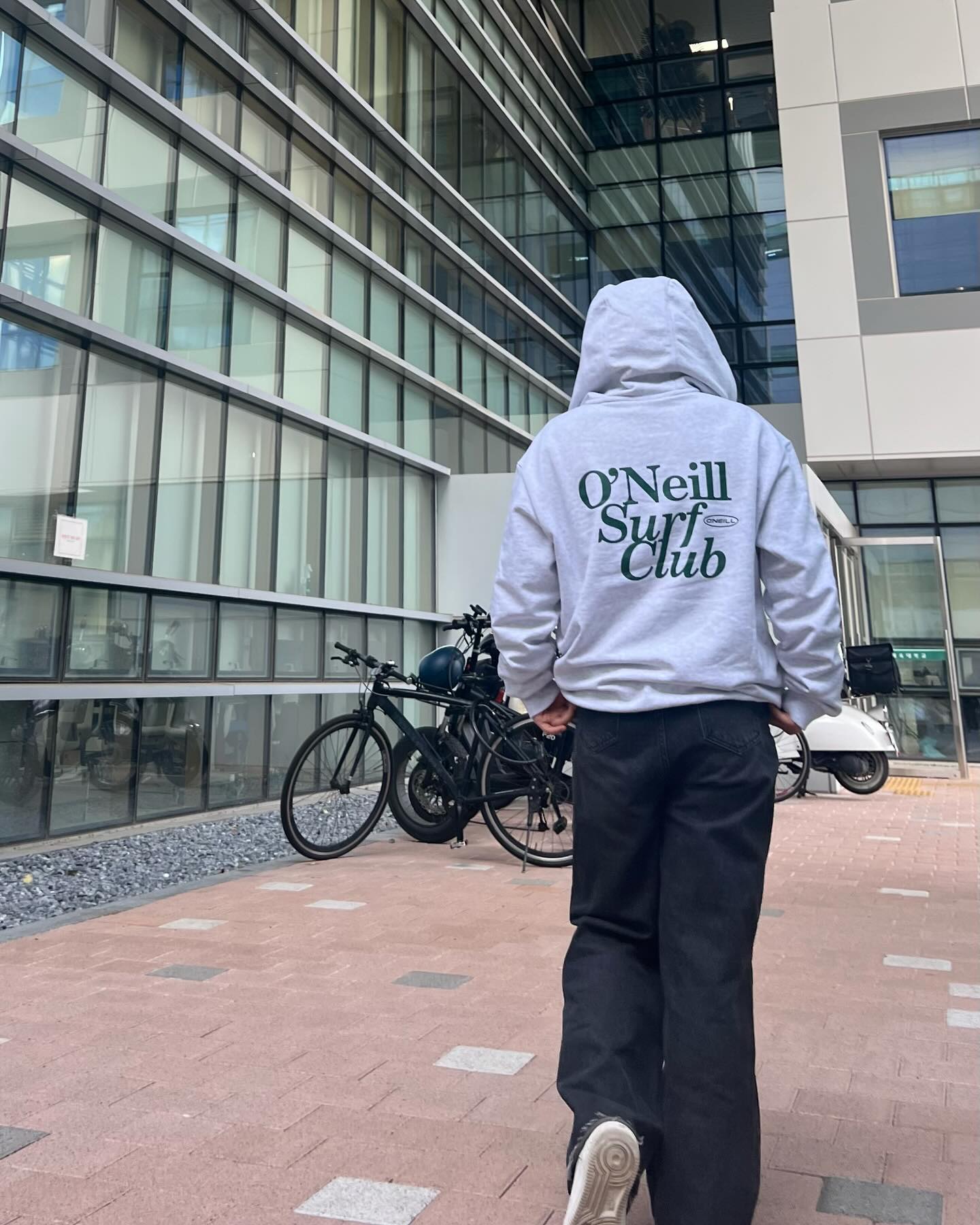 2023 FALL COLLECTION 'FOCUS ON YOURSELF' 
Cliff uni essential hoodie zip up training jumper.

#오닐 #오닐코리아 #oneill #oneillkorea 
#팀오닐 #teamoneill 

📸 lo_olupin 

- hoya.store_ 
- oneillkorea 
- tkow_official 
- ros_wake 
- ronixwakeboards 
- monsterenergy 
- bushman_life