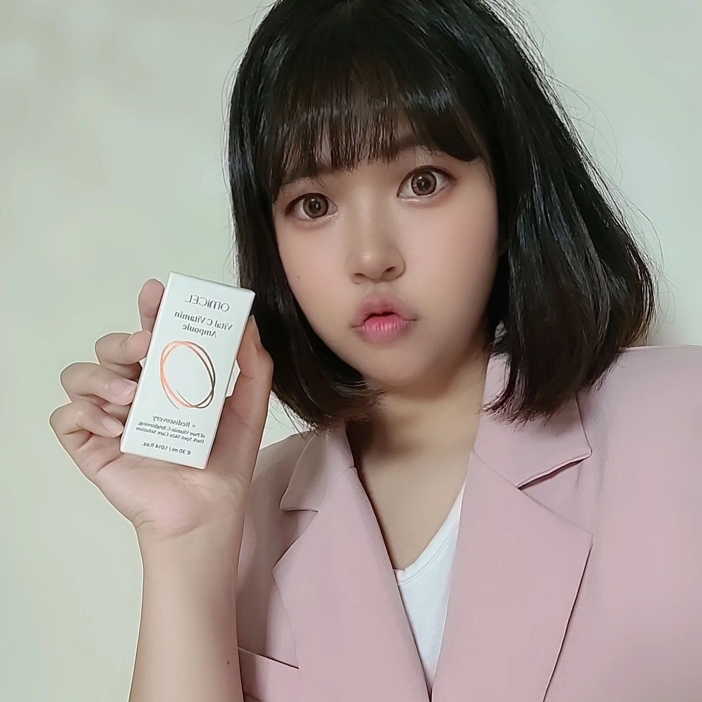 #협찬 
[오믹셀] 비타민C 앰플

피부가 예민해서 잘 뒤집어지는 편이라 아무거나 쓸 수 없는 저였는데요😭😭😭

이런 저에게 딱 맞는 엠플을 찾았어요😚

세계 최초 비타민C 원료를 개발한 영국 DSM 원료사의 아스크로빅애씨드를 사용 했구용!

오믹셀 비타민C 앰플은 멜라닌 생성을 억제하고 색소침착을 방지하며 고농축 에비타민이 함유된 무자극 앰플입니다🥰

그러니 예민하디 예민한 저도 걱정 없이 사용하기 정말 좋았어요😊❤️❤️❤️

정제수 ZERO 비타민 C는 열과 물에 약하여 물에 섞지 않고 진정한 효능에만 집중한 처방까지🥰🥰🥰🥰❤️❤️❤️❤️❤️
.
.
.
.
jnpnature.official
#오믹셀 #omicel #비타민앰플 #비타민C앰플 #미백앰플#백야앰플#미백화장품#비타민화장품 #기미화장품 #비타민에센스 #앰플추천 #비타민앰플추천#잡티앰플#기미앰플#화장품추천 #색소침착 #미백앰플 #미백앰플추천