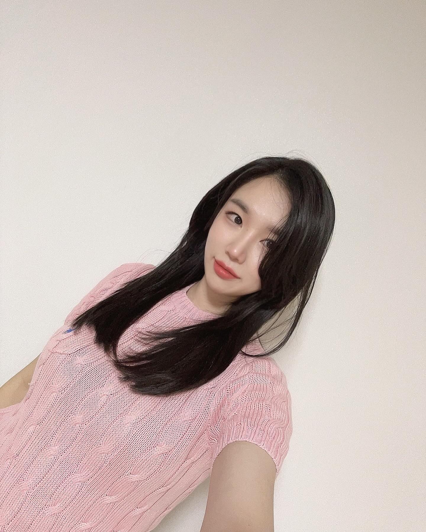 #협찬 
하준부원장님께 복구클리닉으로 찰랑하게 복구완료♥️
넘 꼼꼼하게 케어해주시구
앞머리랑 뒷머리 컷트도 제가 딱 원하는 스타일로 만들어주셔서 완전 만족😊
압구정로데오에서 머리 잘하는곳 찾았어용💇🏻‍♀️
예쁘게 요즘 스타일로 딱🙌🏻
.
.
.
#롤링제이 #압구정로데오미용실 #복구클리닉 #강남구청미용실 #근처미용실 #커트잘하는미용실 #근처미용실잘하는곳 #복구펌