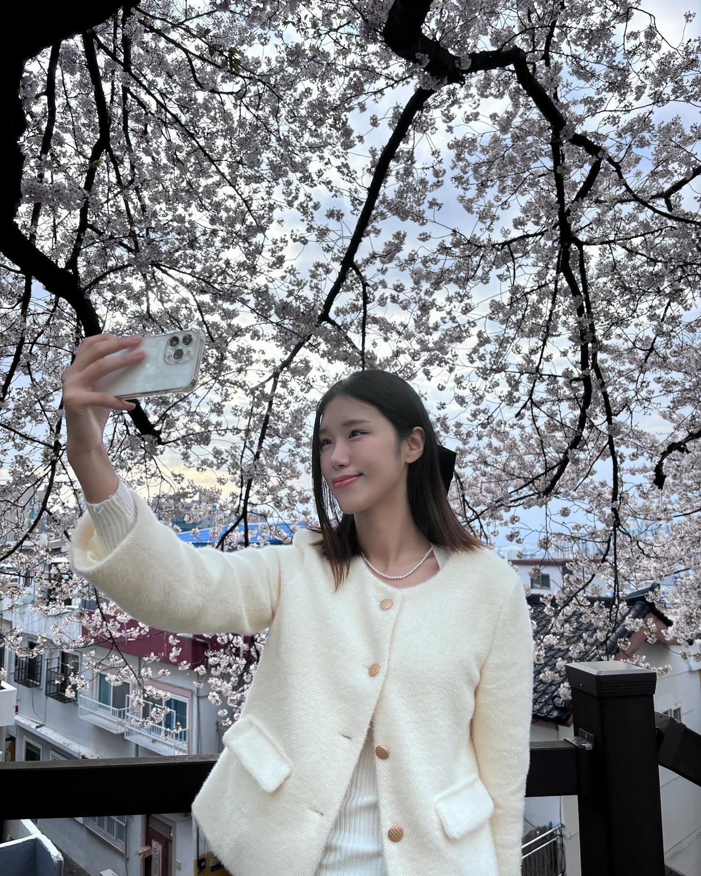 벚꽃🌸 
지금이 지나면 볼 수 없는 이때만 볼 수 있는 것들이 너무 좋다
.
.
#부산 #부산개금 #부산개금벚꽃 #부산벚꽃명소 #부산벚꽃 #부산벚꽃핫플 #벚꽃명소 #벚꽃놀이 #부삼개금 #개금벚꽃길 #개금벚꽃데크 #봄 #이때만볼수있는 #철 #like4likes #follow4follow #love #fff #lfl #l4l #ootd #photography #selife #셀스타그램 #벚꽃놀이🌸 #좋반 #좋아요반사 #좋튀