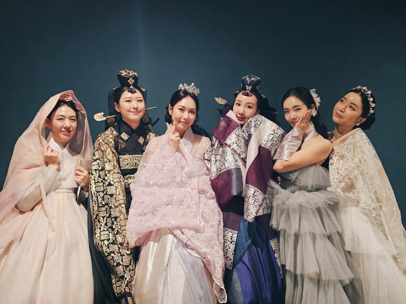 #대한민국한복모델선발대회 동기들이랑💖
사진관에서 찍은것처럼 너무 찰떡
