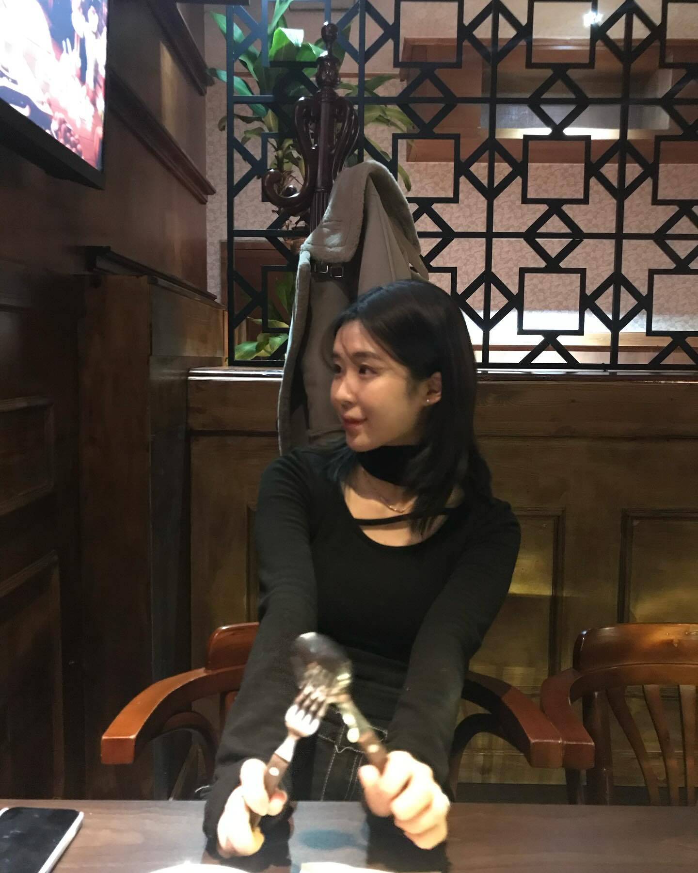 얘들아 언니 드디어 렌즈 처음 꼈다.
메리크리스마스 ~ 🎄🎅🏼🥂