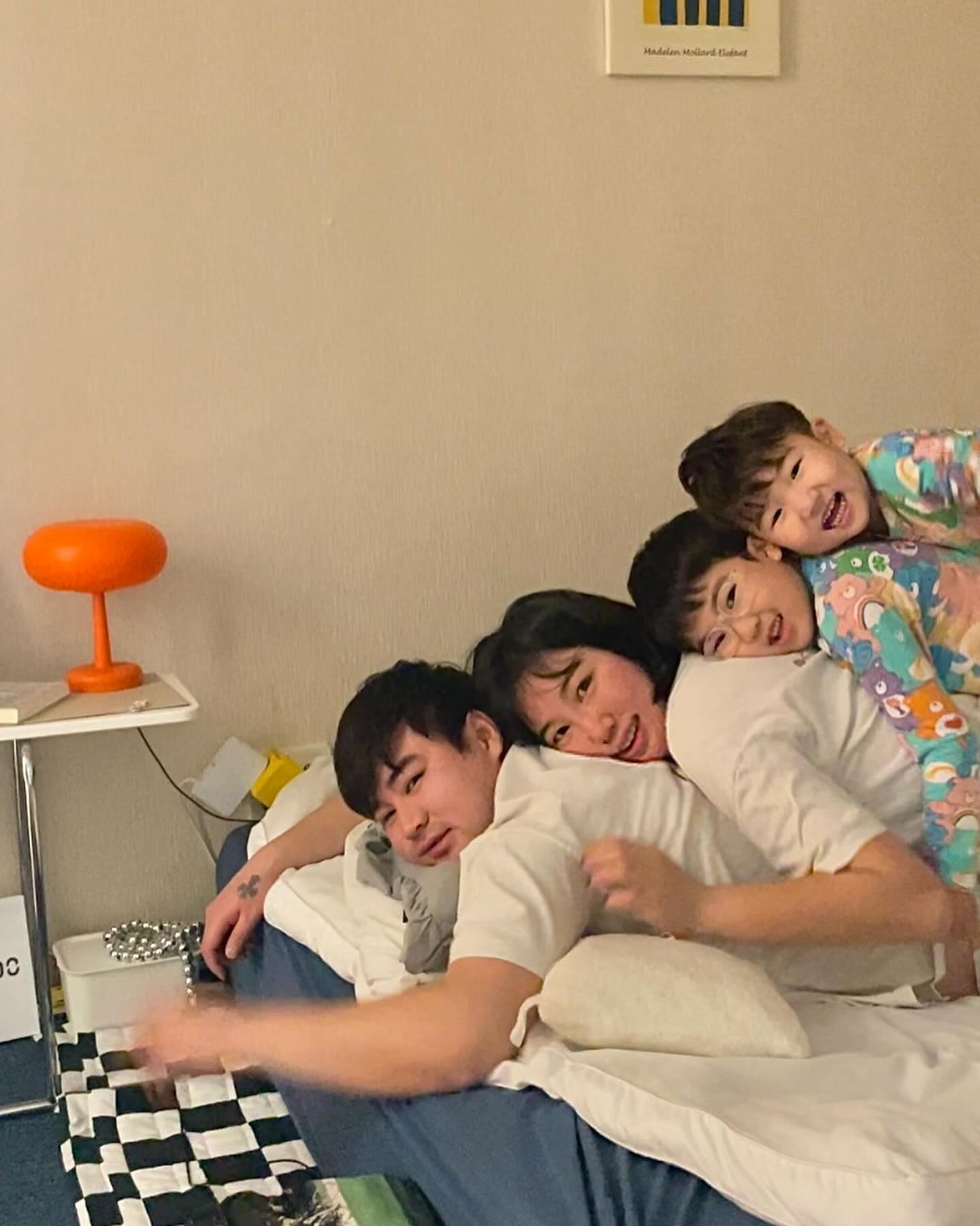 📱🩶
2024년에는 모두 모두 좋은일만 가득하길