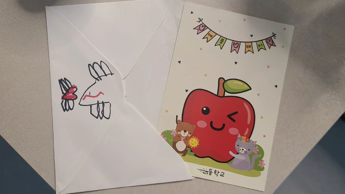 오늘은 애플데이! 평소 미안한 사람에게 사과하는 날
우리 아들은 동생에게 사과편지를 써왔는데..
ㅋㅋ 이게 사과편지야, 예고문이야?ㅎㅎ

#사과편지 #애플데이 #사과문#육아 #일상