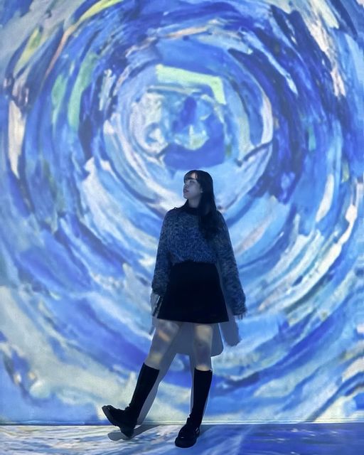 🇰🇷Yejin on Instagram: "#광고 한파주의보에도 치마는 포기 못하지! 할때 ‘레그워머’를 신어주면 보온성도 챙기고 원하는 코디도! 한파주의보 뜬 날 신고 나가봤는데 흘러내릴까봐 너무 걱