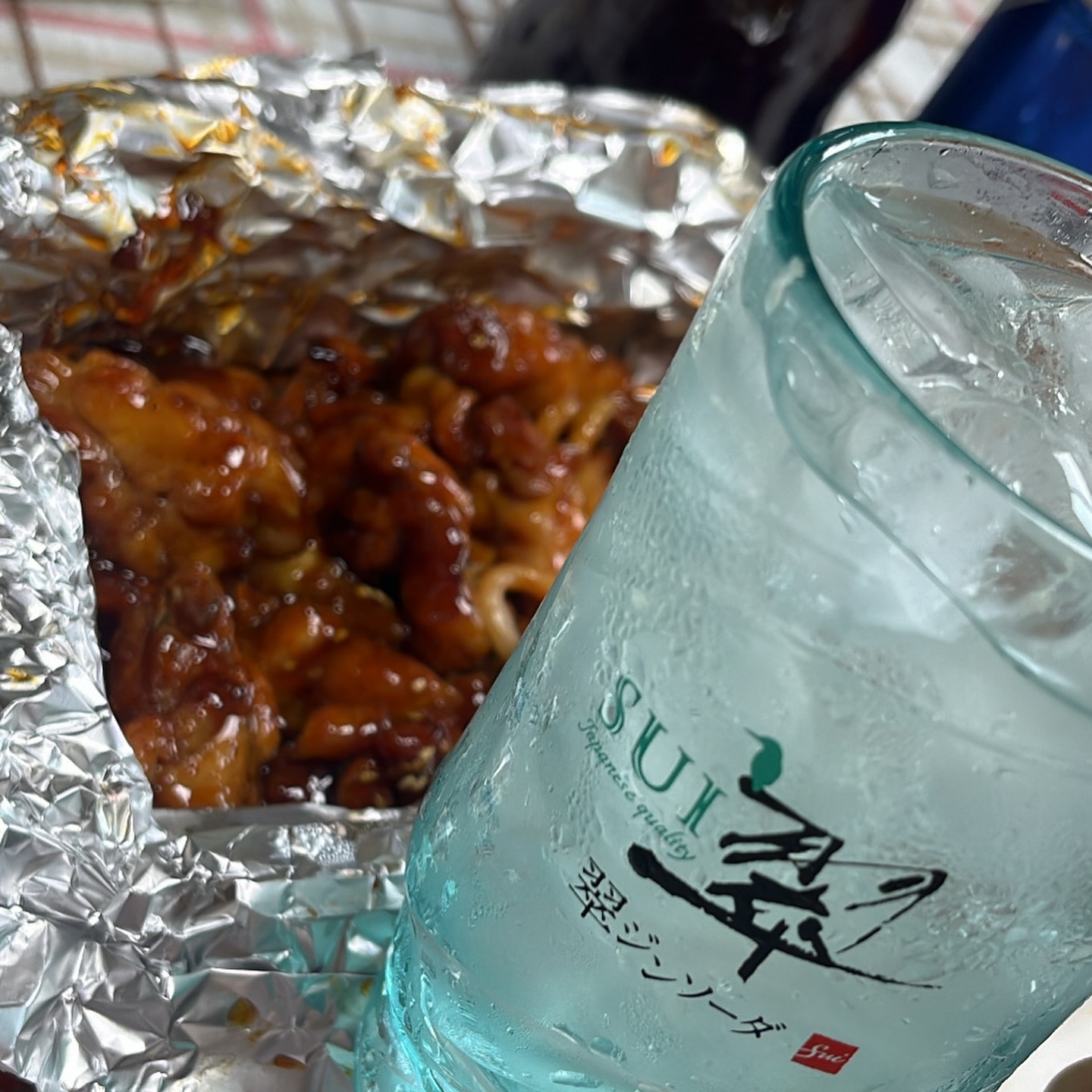 꾸브라꼬숯불치킨 서포터즈 ‘꾸벗’ 입니당 ^_^

📍kkubeu_home 
2024년 6월 1일부로 브랜드 리뉴얼 되어 로고 및 메뉴명 등이 변경되었어요! 꾸브라꼬숯불치킨 공식 앱에 매달 5000원 선착순 할인쿠폰도 있으니 잊지 말고 받아 가서 맛있는 치킨드세용💕

제가 먹은 요 치킨은 양념꾸브 !!
+ 깨알 더 맛있게 먹는 꿀팁 ><
1. 치맥 대신 치하, 하이볼 한 잔과 함께
2. 탄단지는 완벽하게, 우동사리와 함께

<<꾸브라꼬 엠버서더로써 작성된 콘텐츠입니다.>>
#꾸브라꼬 #꾸브라꼬숯불치킨 #꾸브라꼬치킨 #양념꾸브 #숯불치킨