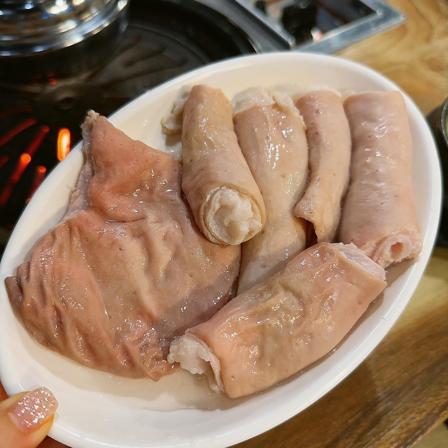 대구 서구 맛집, 비산동 맛집 조나단막창! 신선했던 생막창과 생삼겹살이 너무 맛있었던...통통탱글한 막창 또 먹고싶다. 식사메뉴까지 완벽했음. 김치말이냉국수 면발이 옥수수면인데 쫄깃한게 자꾸 생각난다..🥲 차돌된장찌개는 건더기가 푸짐해서 좋았고. 크으으 맛집 인정!!!!