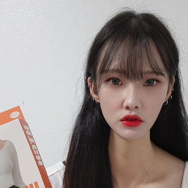 @eun.__.mi0313 on Instagram: "#제품협찬 <마른파이브 히트터치 슬림핏 딥 U넥 크롭 티셔츠> 바람 샐 틈 없이 따듯한 히트터치만의 촘촘한 편직기법으로 보온력을 더욱 높였어요. 초극세사 피치 기