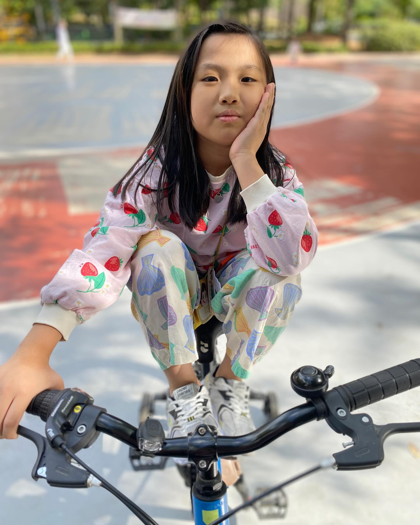 날이 좋아 공원에서 자전거 타기 🚲 
겁이 많은 딸👧🏻
넘어져도 벌떡 일어나서 다시 타는 👦🏻 

#날이좋네 #남매 #자전거타기 #딸 #아들 #주말일상