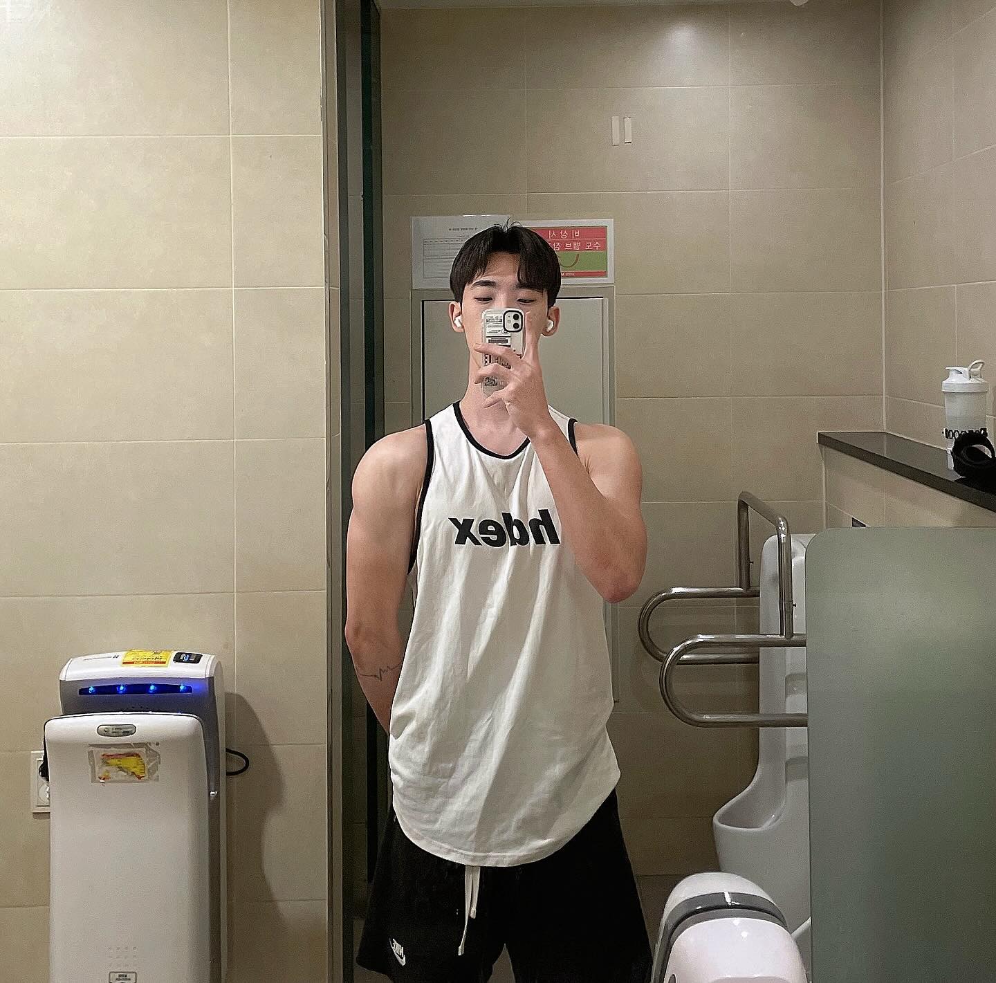 어제까지 실컷 놀다가 오늘부로 현생 복귀와 함께 운동까지 하려니깐 힘드렁 죽겠네