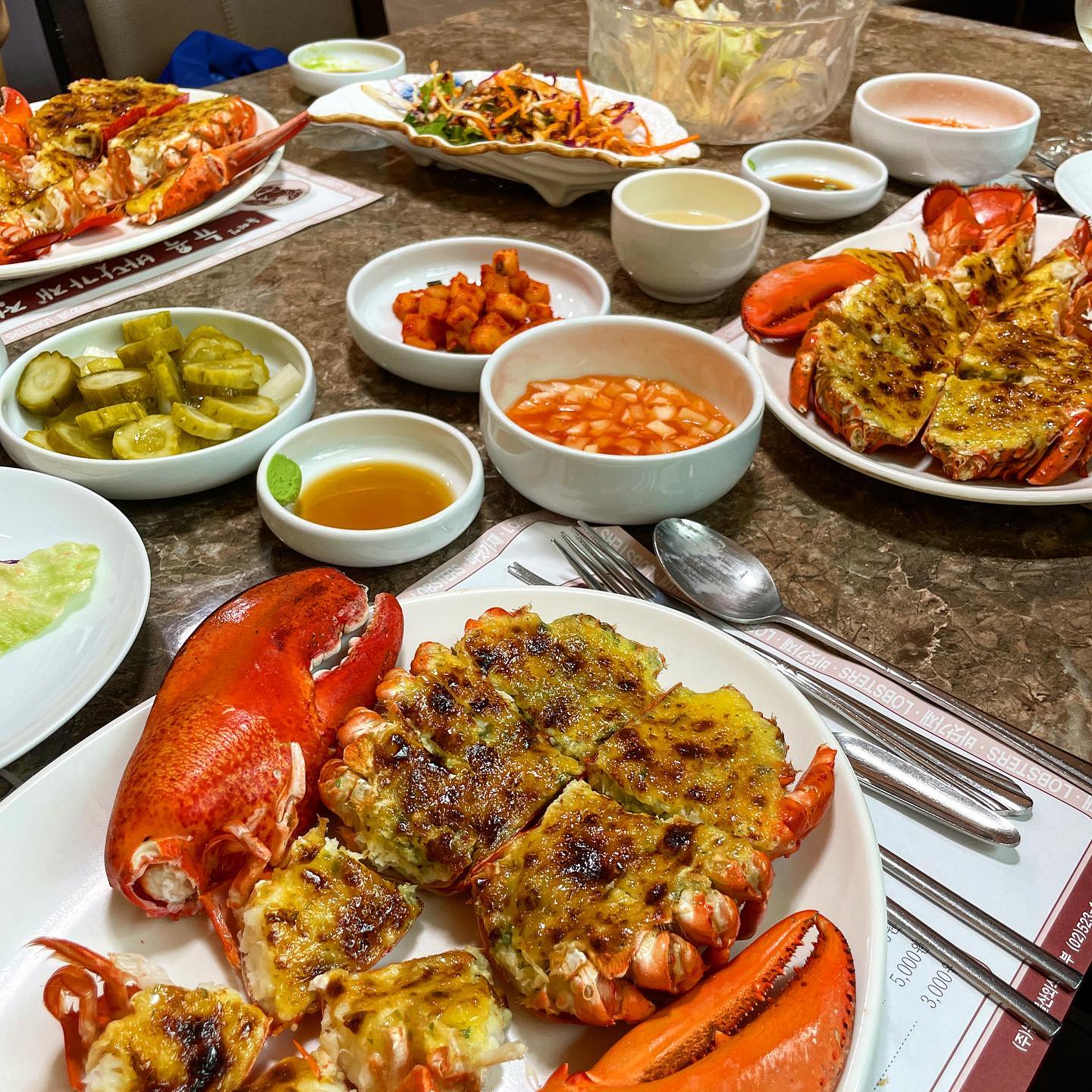 #내돈내먹 
호옥시 바닷가재 좋아하시나요오 〰️🦞
꽤나 오래된 용종맛집거리 #ck뉴욕바닷가재 드디어 다녀왔어요!

바닷가재 세트 시키면 1인당 제공이 되는데요! 
생각보다 양이 엄~청 많아서 배 찢어지는줄 알았어요ㅠㅠ 
굉장히 친절하시구 마지막엔 식사와 차까지 제공된답니다 🧡🧡
방문 전엔 꼭 예약하세요오 🦞

<용종동 뉴욕바닷가재>
📍 인천 계양구 용마루1길 23 Ck뉴욕바닷가재 계양점
📍매일 11:00-21:00
📍양념바닷가재SET 60,000원 

#먹팔 #먹스타그램 #먹방 #먹 #먹방스타그램 #먹스타 #먹스타맞팔 #먹부림 #먹스타그램🍴 #먹스타맞팔 #먹팔맞팔 #먹스타소통 #먹방그램 #먹방투어 #먹스타그램🐷 #먹팔해요 #먹팔환영 #먹팔하면맞팔 #먹팔선팔 #인천계양구맛집 #계양구맛집 #인천맛집 #용종동맛집 #계양맛집 #인천계양맛집 #뉴욕바닷가재 #뉴욕바닷가재계양점
