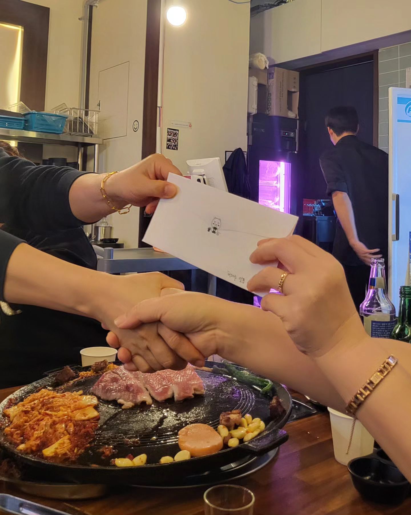 -
이번달 모임두 행복하게 맛있게 성공적으로👍
삼겹살두 맛있었고 수다도 맛있었고ㅋ
우리 왕언니 진아언니 생일축하드려요🎂
다음달에도 만나요~
좋은 사람들🫶

#10년차모임
#좋은사람들
#행복하게
#맛있게
#무쇠솥삼겹살