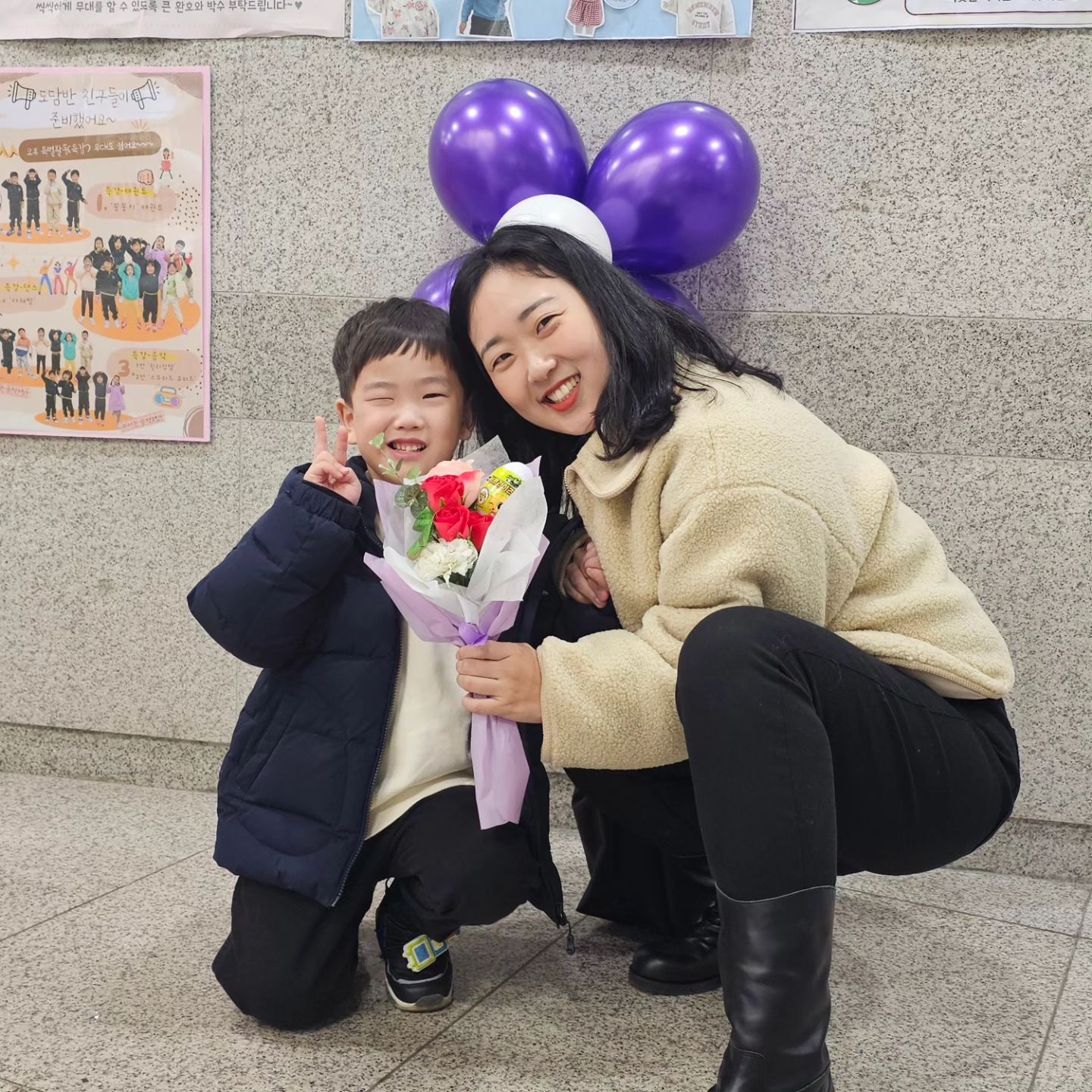 오빠가 없으니 내 사진 실종
언제 오냐

부츠 사고서 두번 신었다
부츠 신고 놀러 나가고 싶다구

#발표회에멋부리고갔다가추워서혼남
#꽃다발만들어갔더니신비캡슐만빼고나줌
#꽃다발들고사진이라도찍을걸