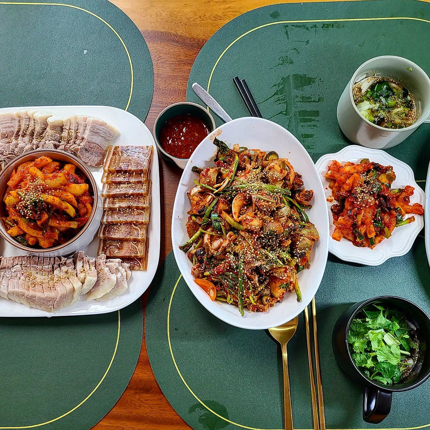 #주말일상 #주말요리 #수육 #편육 #보쌈김치
쫄깃한 #소라무침 🐚 🐚  까지 
#건강식 먹고 힐링하자~