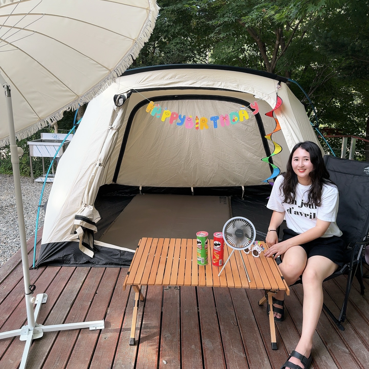 #생일 #캠핑장 
오늘 나의 생일🎉
캠핑에서 시댁식구들과 함께
아가씨가 서프라이즈로 준비해줘서 감동
어머님이 끓여서 가져오신 미역국 하지만
어제 캠핑왔는데 컨디션이 안좋았는지 아침부터 토하고 겔겔 ㅠ
계속 자고 누워있었더니 지금은 그나마 좀 괜찮아짐..누룽지까지 끓여서 챙겨주시고 ㅜ그나마 살아난듯하네요 
모두들 축하해주시고 톡보내주시고 넘 감사해요~❤️
.
.
#생일#아프지않았으면#캠핑스타그램 #캠핑에서생일#강원도여행 #홍천캠핑장 #숲에서놀자캠핑장