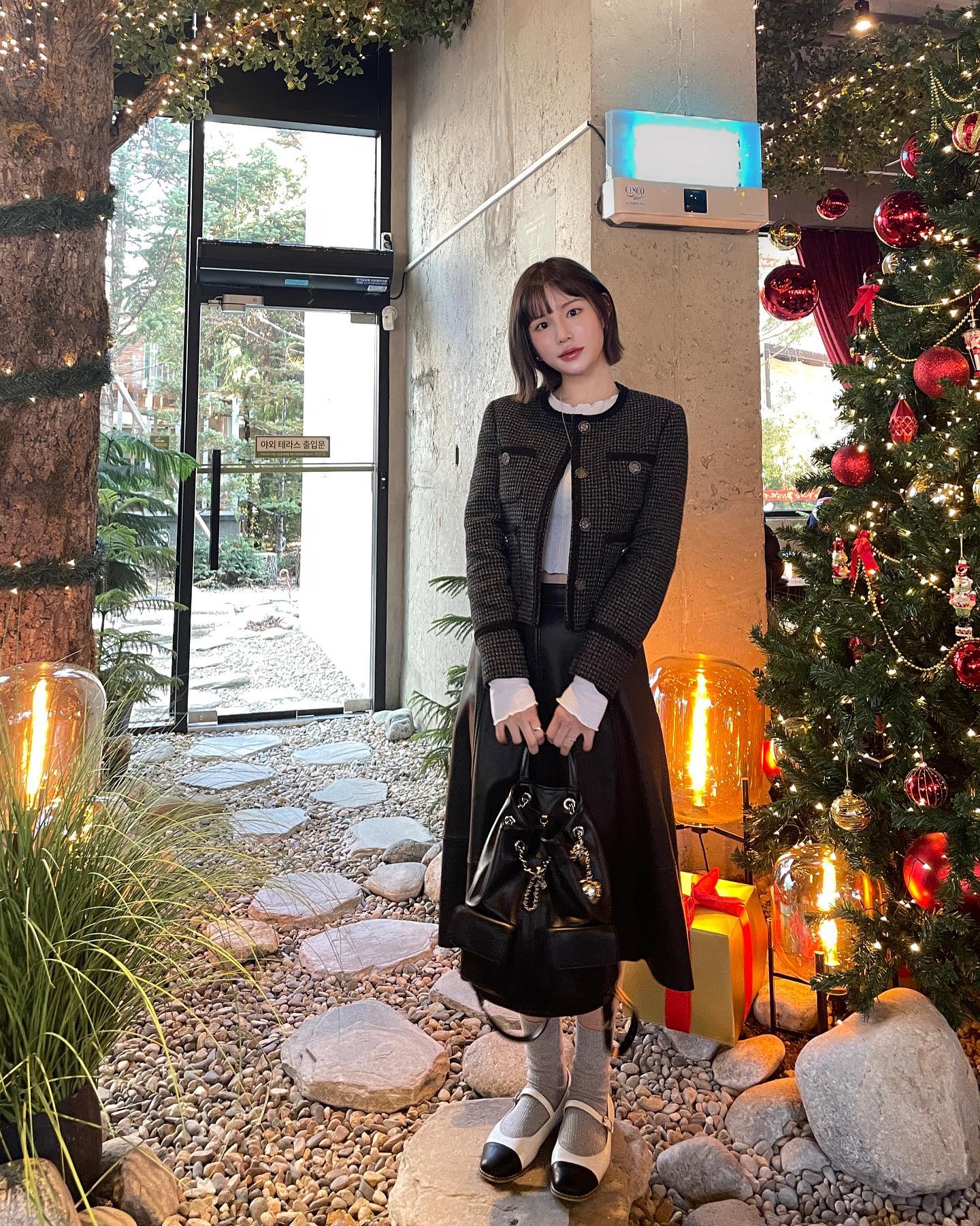 ⠀ 
#협찬 트리사냥도 jillbyjillstuart_kr 에스텔라 체인백팩과 함께🎄☃️

⠀ 

⠀ 

⠀ 

⠀ 

#질바이질스튜어트 #JILLBYJILLSTUART #질러크루
#지그재그 #지그재그블랙위크 #무신사 #무신사블랙프라이데이 #홀리데이코디 #연말코디 #크리스마스코디 #겨울가방 #가방추천#에스텔라백팩 #체인백팩 #백팩#트위드자켓코디#연말룩코디