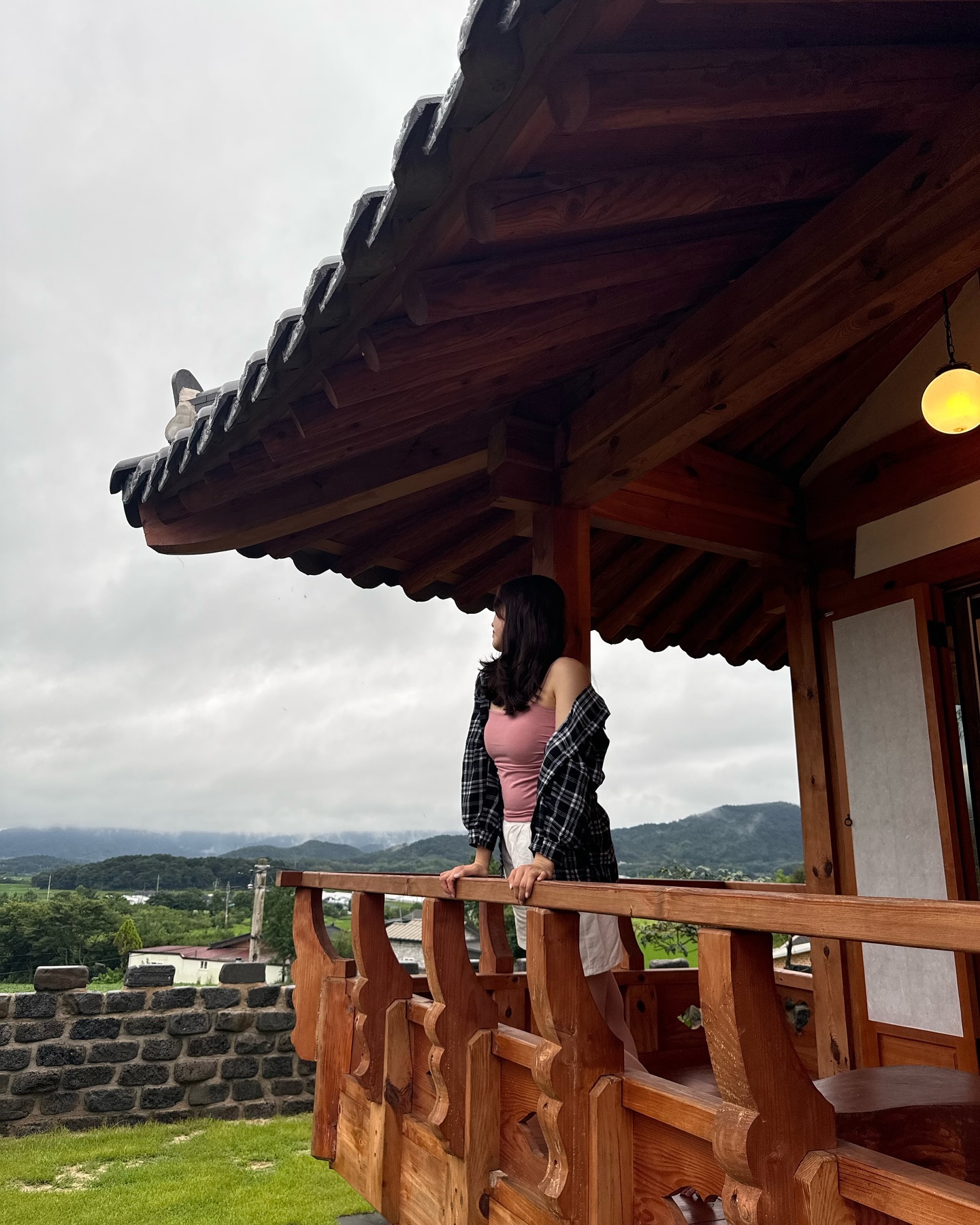 #협찬
힐링하러 떠나🎋
장마기간에  체크셔츠 코디해서 
편안하구 이쁜코디🤍

베이직한 체크패턴이 고급스러움✨
소재가 부드러워서 편해요🖤
요즘 최애 셔츠
색깔별로 쟁여놔야해❕

.
.
.
.
.
#ootd #패션스타그램 #패션 #데일리룩 #데일리룩코디 #잇템 #필수템 #쇼핑몰추천 #스타일리시 #Kfashion #Koreafashion #글램디아 #glamdia #셀렙리뷰 #서포터즈 #체크남방 #체크셔츠 #여성셔츠 #여성남방 #여자셔츠 #여자남방