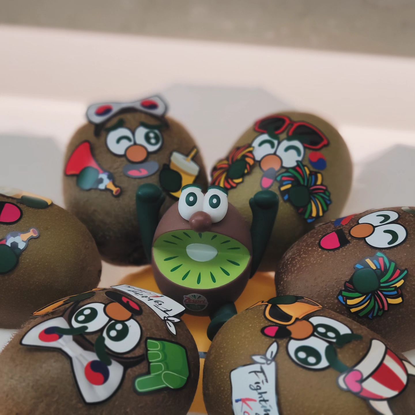 과일중 제일 잘먹는 🥝 키위
아마도 키위브라더스의 귀여움 때문일꺼야,,,🩷😚

zespri.korea

#제스프리
#제스프리와응원해요 
#키위브라더스#zespri 
#골드키위#그린키위#제스프리키위#키위피규어
#키덜트#대한민국#한국#
