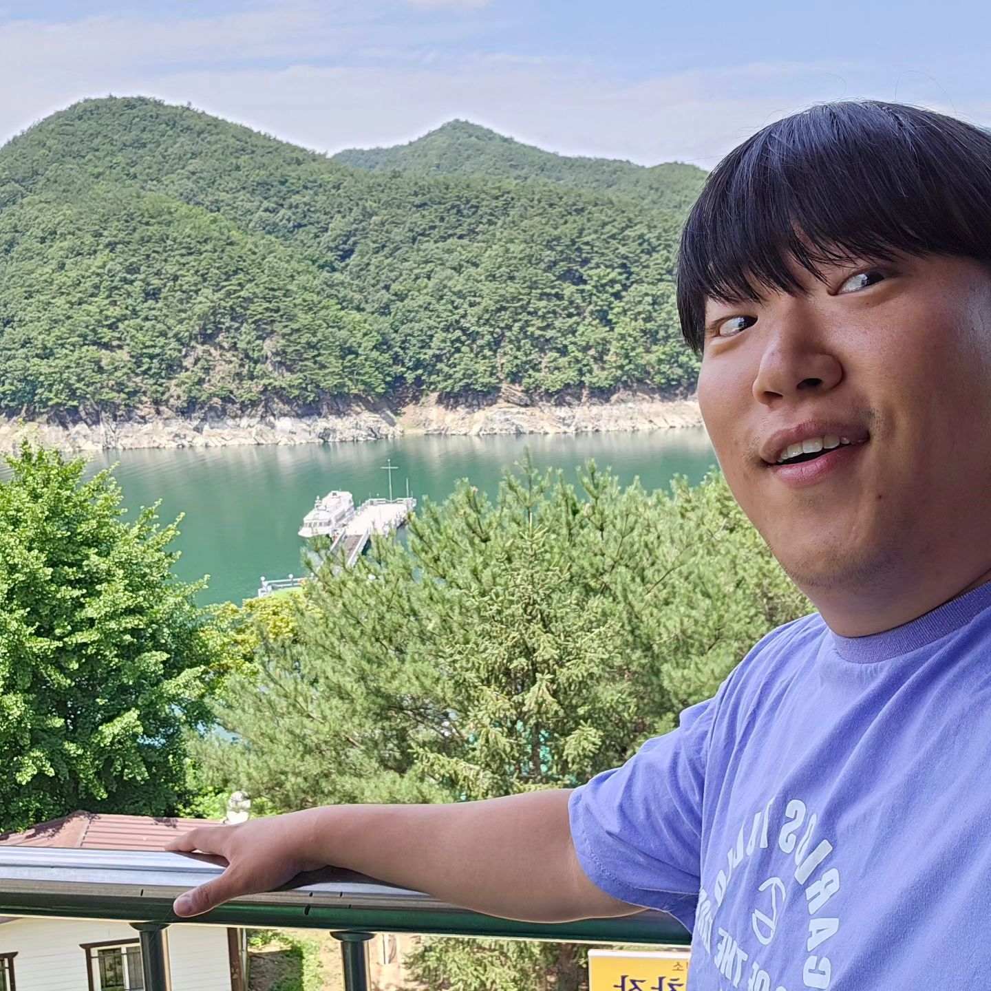 뷰맛집! 충주는 역시 지린다...
꼭 돈 모아서 충주호에 집짓자