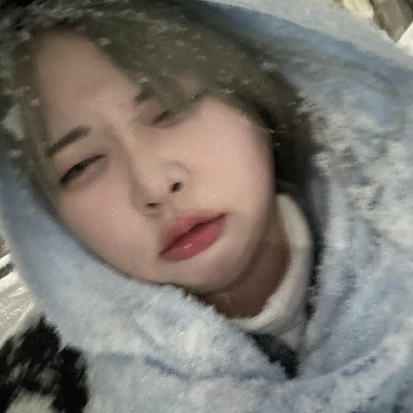 아 일단 맘에들어서 스토리 카톡에만 박제 존나 하다가 피드에 까지 염병떨어놓기