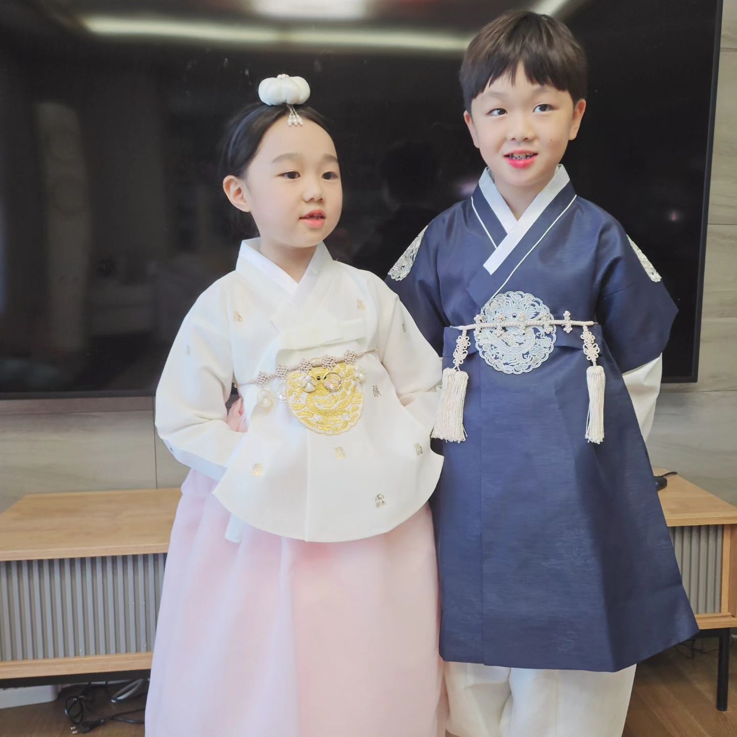 .
도치맘 열일~ 도배중ㅎㅎ
.
.
.
.
.
#도치맘 #한복샷 #한복모델 #연락주세요ㅋㅋㅋ