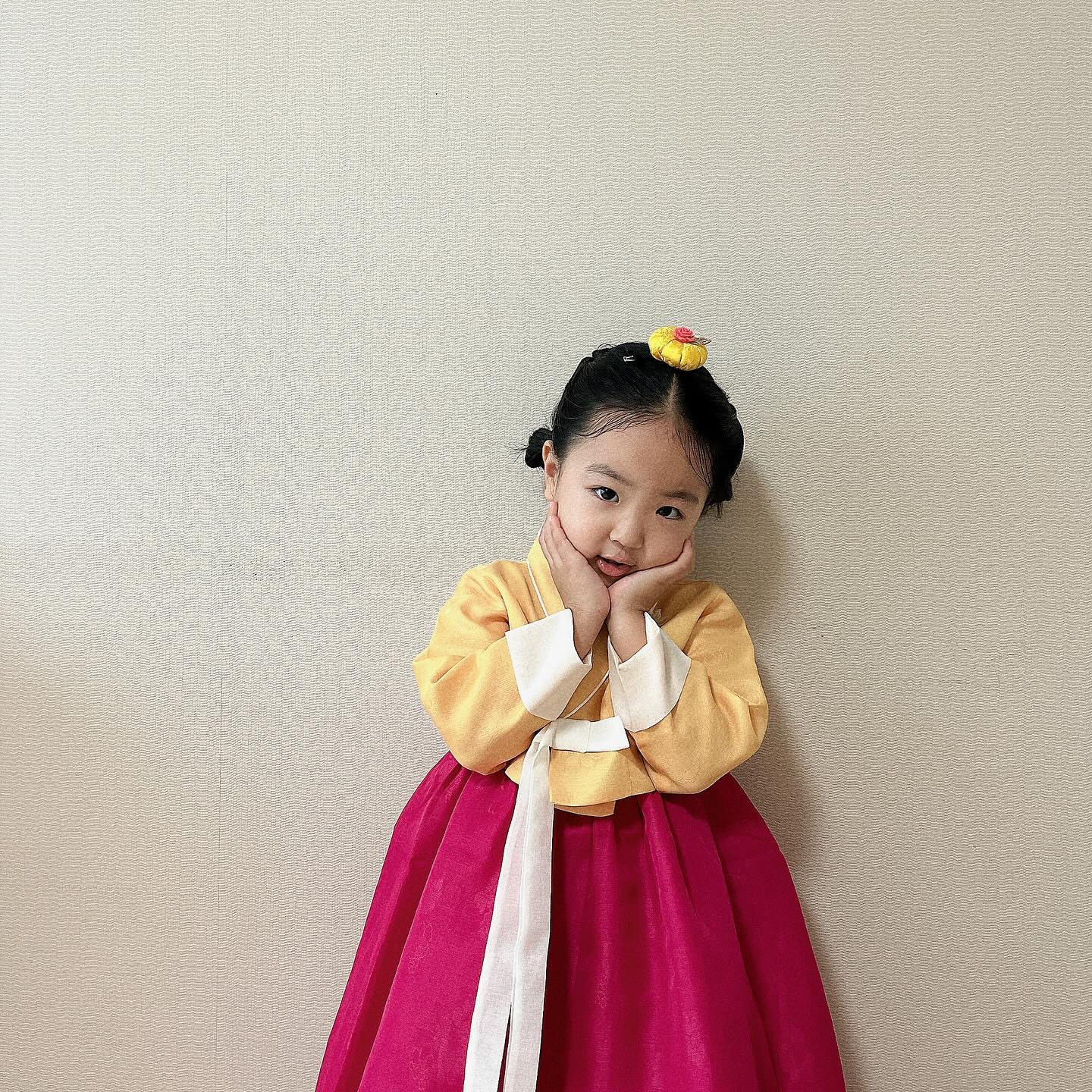 내일부터 월요일까지 연휴라니,,
다들 모하시나요

링이네는 빈둥빈둥 무계획으로 놀다가
친정가서 푹 쉴 생각이에요🫶🏻
다들 새해 복 많이 받으세요