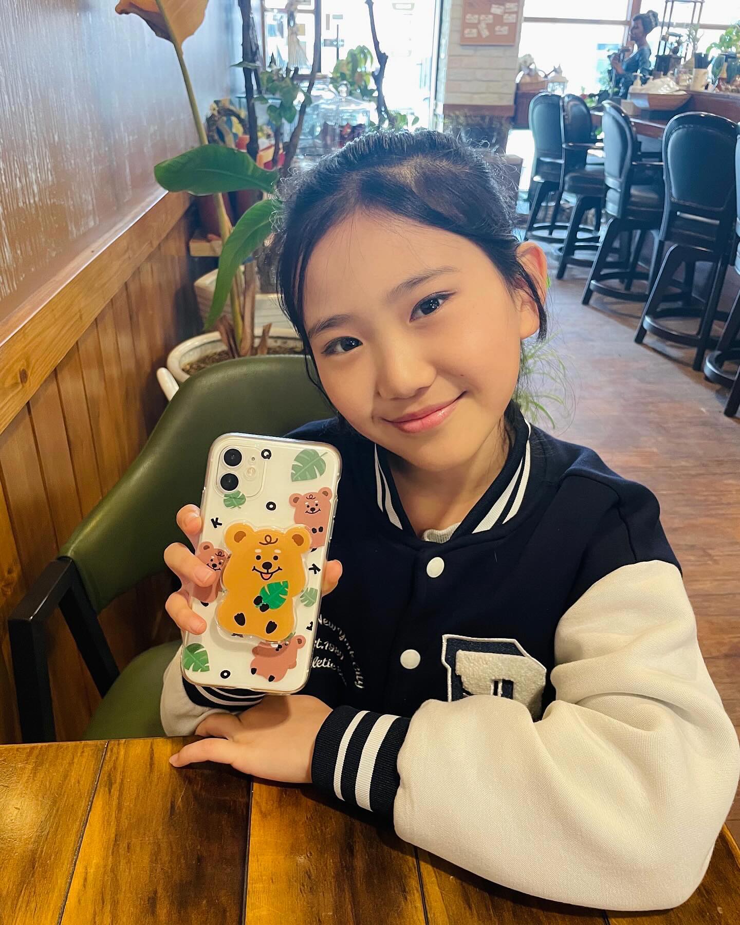 #협찬 hottmall_official 

넘 예쁘고 귀여운 핸드폰케이스📱
쿼카 사랑 채윤이에게 딱이에요.
그립톡까지 세투💚
디자인도 예쁘고 그립감도 좋아 
매일 매일 편하게 핸드폰사용하고 
있어요🥰🥰🥰
핫티몰 추천해요👍👍👍

#핫티몰 #아이폰케이스 
#갤럭시케이스 #케이스추천 
#귀여운케이스 #그립톡추천 
#케이스쇼핑몰추천 #그립톡 
#쿼카핸드폰케이스 #쿼카그립톡