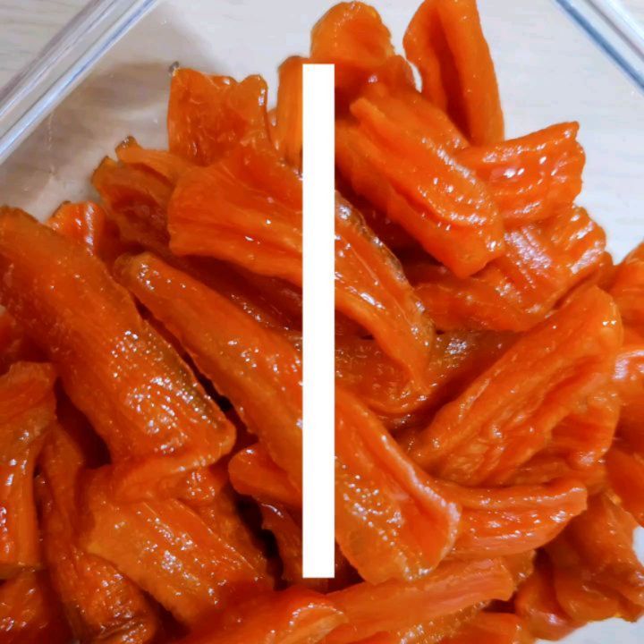 #협찬
갓 수확한 제주구좌당근만 판매하는
준우네 구좌향당근 🥕

제주의 햇살과 바람을 머금고 자라는 구좌당근
구좌당근 맛있고 유명하잖아요 🥕
건강한 땅에서 자라 맛과 향도 끝내주는 구좌당근
워낙 싱싱해서 생으로 먹어도 맛있었는데
구좌당근은 착즙으로 먹는게 가장 맛있다해요.

일부는 착즙해먹기 위해 남겨두고
건강간식 당근정과를 만들어봤답니다.
물에 삶아 올리고당에 볶아주고
건조하는 과정만 거치면 되는 간단한 요리예요.

당근이 기본적으로 맛있으니
어떻게 먹어도 맛있어요👍🥕

🥕준우네 제주 구좌 향당근
12월~3월까지 판매합니다.

제주 햇 당근 왕특(식당용)20kg 33,000원 
제주 햇 당근 왕특(식당용)10kg 19,000원
제주 햇 당근 중(주스용) 20kg 41,000원
제주 햇 당근 중(주스용) 10kg 24,000원
제주 햇 당근 중(주스용) 5kg 15,000원
제주 햇 당근 상 20kg 52,000원
제주 햇 당근 상 10kg 28,000원
제주 햇 당근 상 5kg 18,000원
제주 햇 당근 특 20kg 53,000원
제주 햇 당근 특 10kg 29,000원
제주 햇 당근 특 5kg 19,000원

🥕주문방법
무료배송 🚚
농협 고광진 901099-52-087645

특/상/중/왕/ 키로수 (주문)
​받으실 주소/ 이름/ 전화번호
010-6646-2728
문자로 편하게 주문 가능합니다.

맛있는 제주 구좌당근
편하게 택배로 받아 즐겨보세요 🥕

#제주구좌당근 #향당근