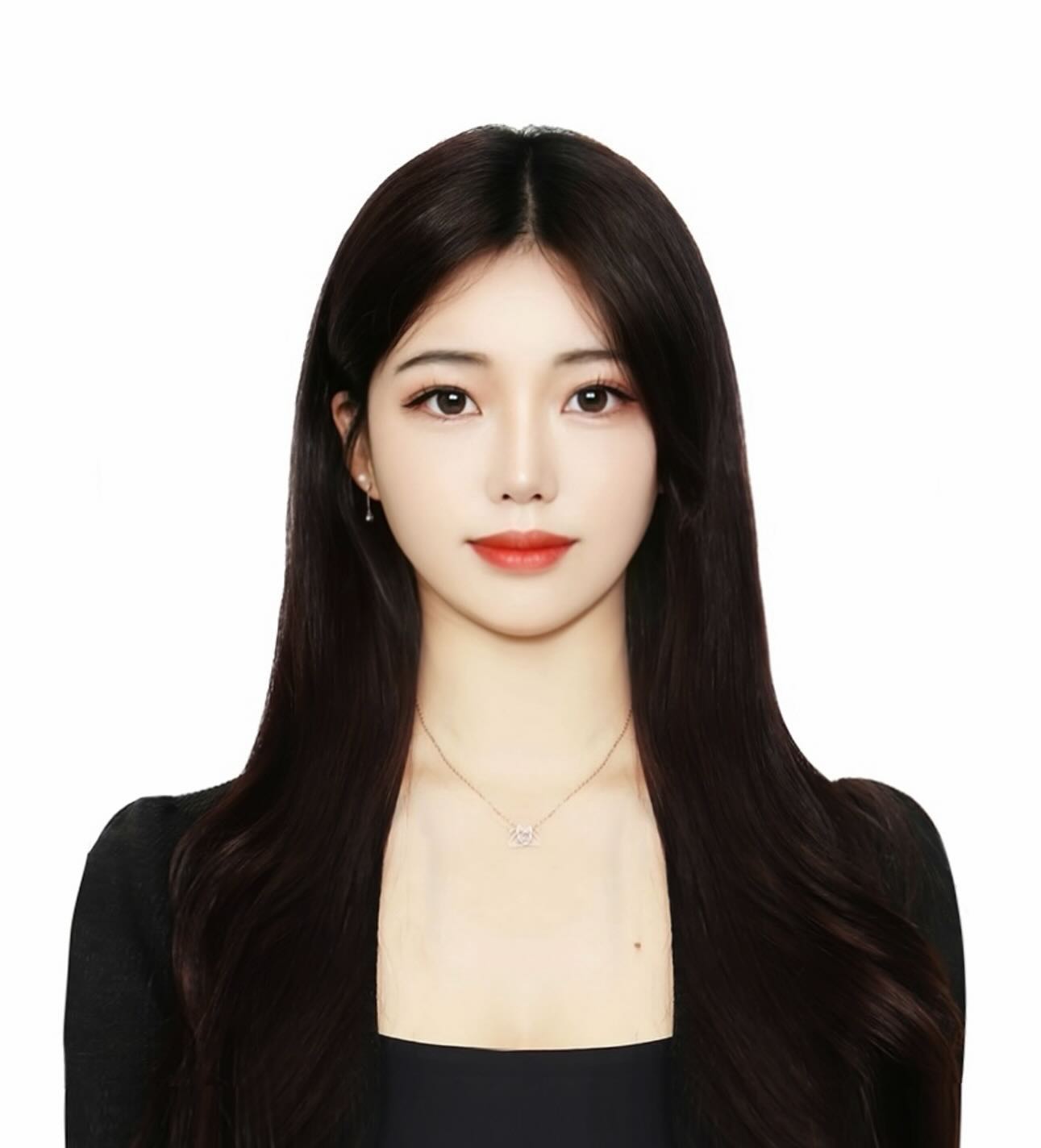 가을오니 다시 흑발 땡김🤦🏻‍♀️

#흑발 #레드염색 #웜톤 #퍼스널컬러 #염색추천 #헤어스타그램 #증명사진