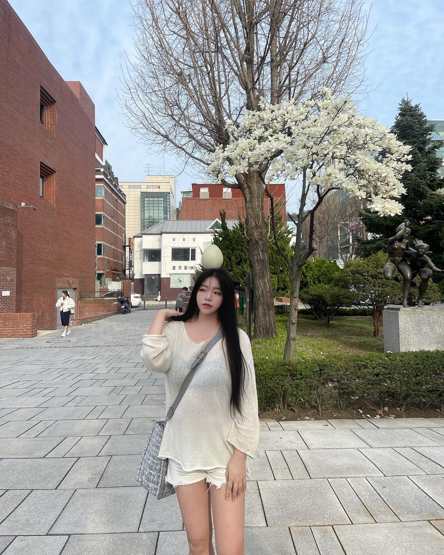 오늘은 하루종일 걸었다🐾
혜화역 부근에서 바로 마로니에공원 너무 예뻤던..🌸
낙산공원은 20살때 처음 가보고 그이후로 이번에 오랜만에 왔는데
다리운동