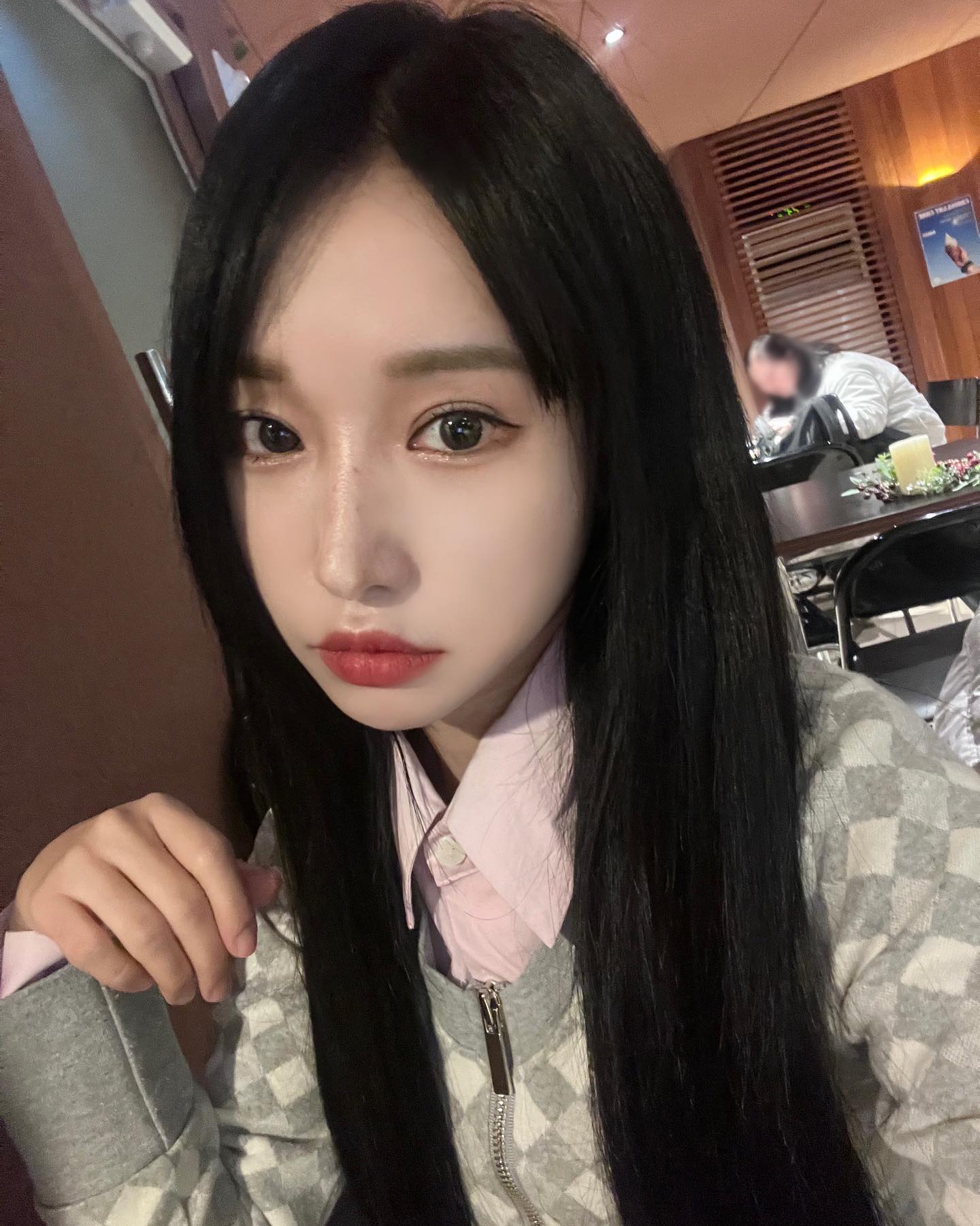 앞!!머리 있는거? 없는거? 머가나앙?
.
붙임머리한지 한달 다되가는데 엉킴/빠짐 하나도 없이 유지중✌️
쌤 덕분에 요즘 머리보는데 기분이 좋아열🤭
맨날 18인치만 했었는데 20인치하니깐 허리까지 닿아서 뒤태 넘 이뿜 👍
.
#붙임머리 #붙임머리후기 #붙임머리모델 #붙임머리잘하는곳 #헤어모델 #여자모델 #뷰티 #쿨톤