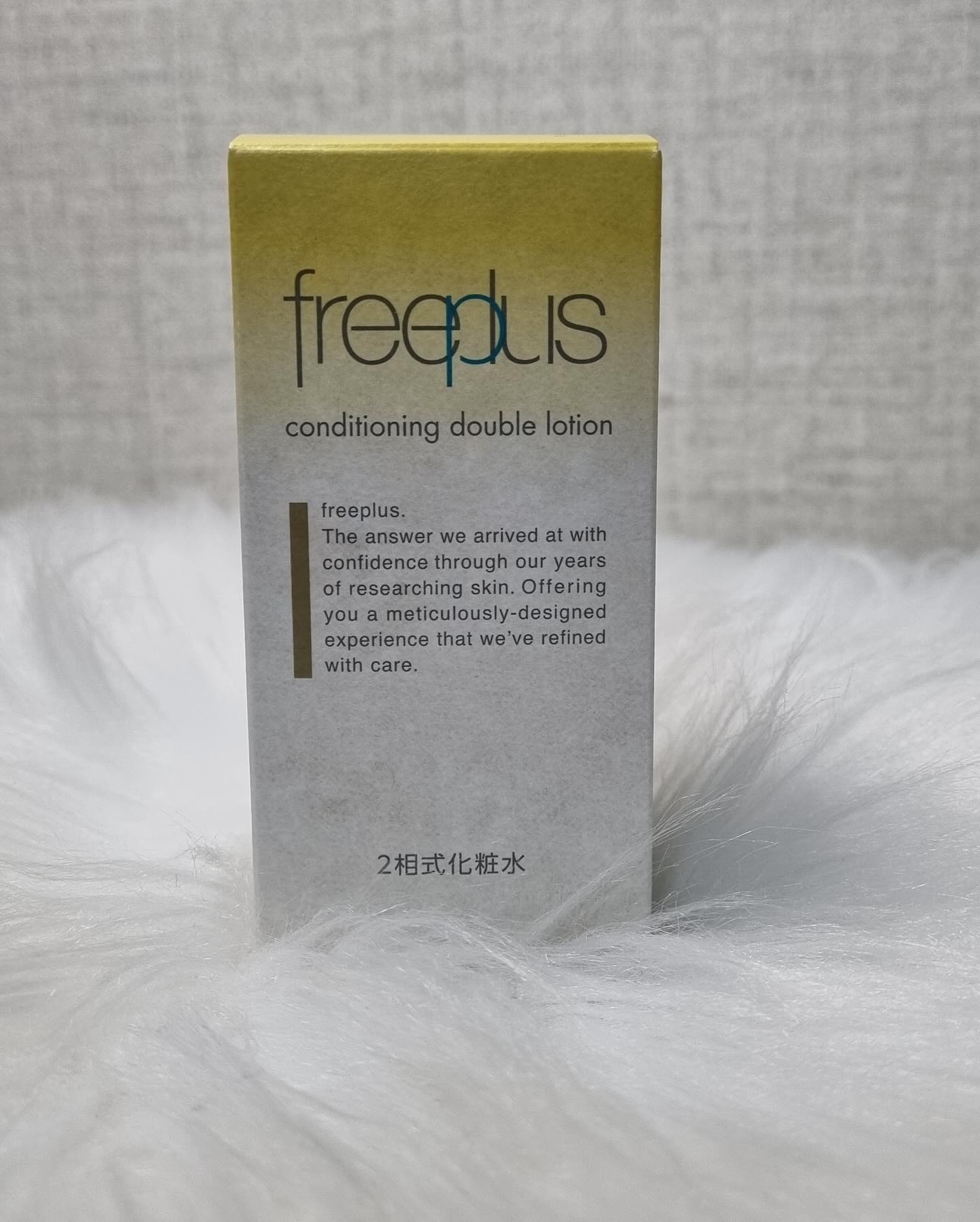 #광고 freeplus_kr 

건조한 겨울철 2:8 유수분 밸런스로를 잡아주는 프리플러스 노란병에센스
겨울철 건조함이 심해서 화장들뜸과 각질 속건조가 심해서 수분보습케어에 신경쓰는편인데
컨디셔닝더블로션이 유수분밸런스를 잡아주어 메이크업이 너무 잘먹어서
광채피부 표현하기 좋은제품이예요

피부 속 수분감은 채워지고 투명한 광채표현은 물론 속건조까지 잡아주는 요물입니다.
수분오일제형으로 끈적임없고 산뜻하게 흡수되고 모든계절에 사용하기 좋아요 
촉촉하면서 산뜻한 텍스쳐에 반한 제품으로
무거운 오일제형을 싫어하시는 분들에게 강추드려요

#프리플러스 #컨디셔닝더블로션 #노란병에센스 #유수분밸런스 
#유수분동시공격템 #수분광채 #에센스추천 #스킨케어 #스킨케어추천#리뷰#리뷰스타그램 #화장품리뷰#뷰티#뷰티그램
