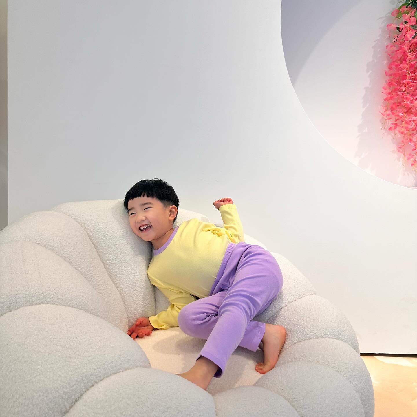 다 같은사진같디만 엄마눈엔 다 다른사딘🫶🏻
그나저나 왜 주말만되면 비가오는겨 !!!!!!!!!! 왜!!!!!!! 와이 !!!!!!!!!!
울애깅이랑 논루가고싶땨아 ,,,, 🥹