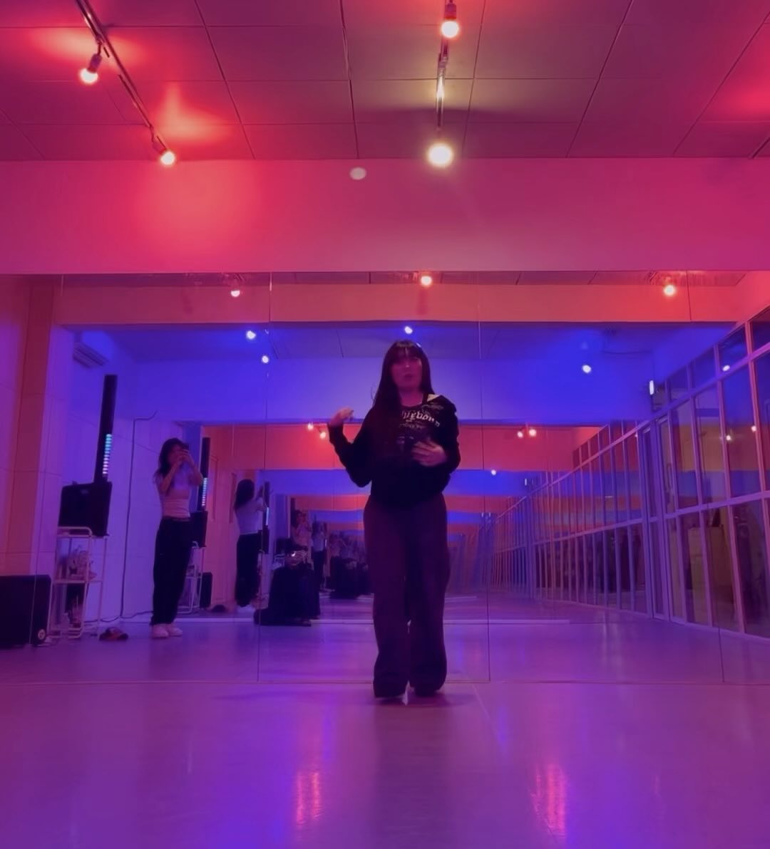 𝔜շ𝔎 𝔤𝔦𝔯𝔩💅🏻
flolikethis - fly girl( missymisdemeanorelliott )
choreo by me rozopasta 
at lamf_dance_academy 
좋은 기회 감사합니다!