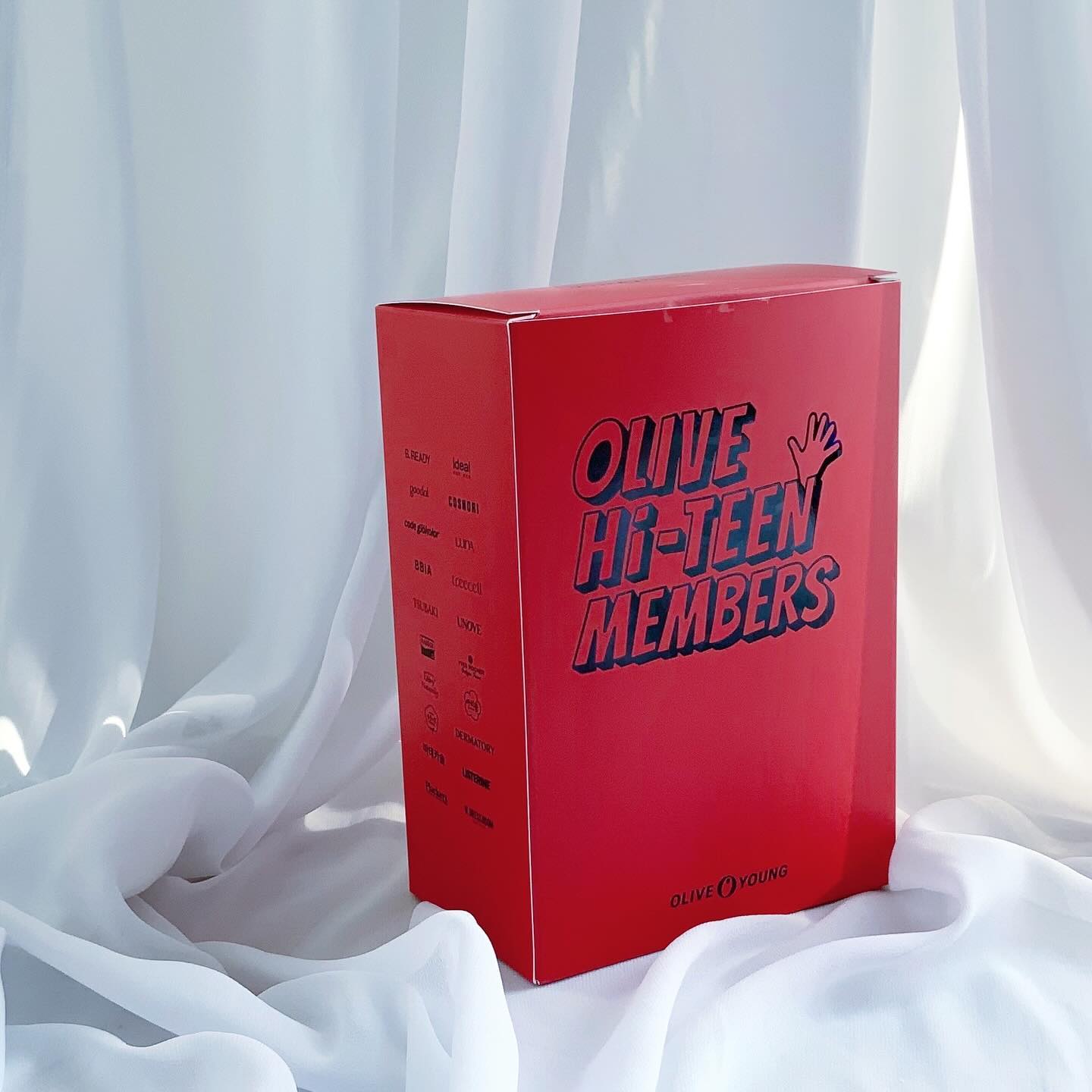 여러분! 다들 올리브영에 새로운 멤버십이 생긴거 아시나요?

바로 올리브영 Hi-TEEN 멤버스에요><!!

만 14세~ 19세 회원들을 대상으로 한 멤버십으로 매달 14일에 서 19일, 여러 혜택들을 제공한다고 해요❤️

학생들에게 추천하는 제품들도 한눈에 보여줘서 편리했는데, 아 무래도 진정제품이 많더라구요!

이번달 14일~19일 멤버십 데이를 맞아 하이틴 멤버스 회원들 에게 1만원이상 구매시 2000원 할인 쿠폰이 지급되었는데요,

멤버십 데이 동안 선착순으로 쿠폰 사용자에 한하여 샘플 박스 를 제공한다고 해요!

샘플이 무려 28종에서 31종까지 가득가득 들어있는 박스라 평 소 사용해 보고 싶었던 제품들을 사용해볼 수 있었답니다❤️

여러분도 가까운 올리브영에서 Get- 해보세요><

#올리브영 #올리브영세일 #하이틴 #하이틴멤버스 #Hi-TEEN
#올리브영멤버십