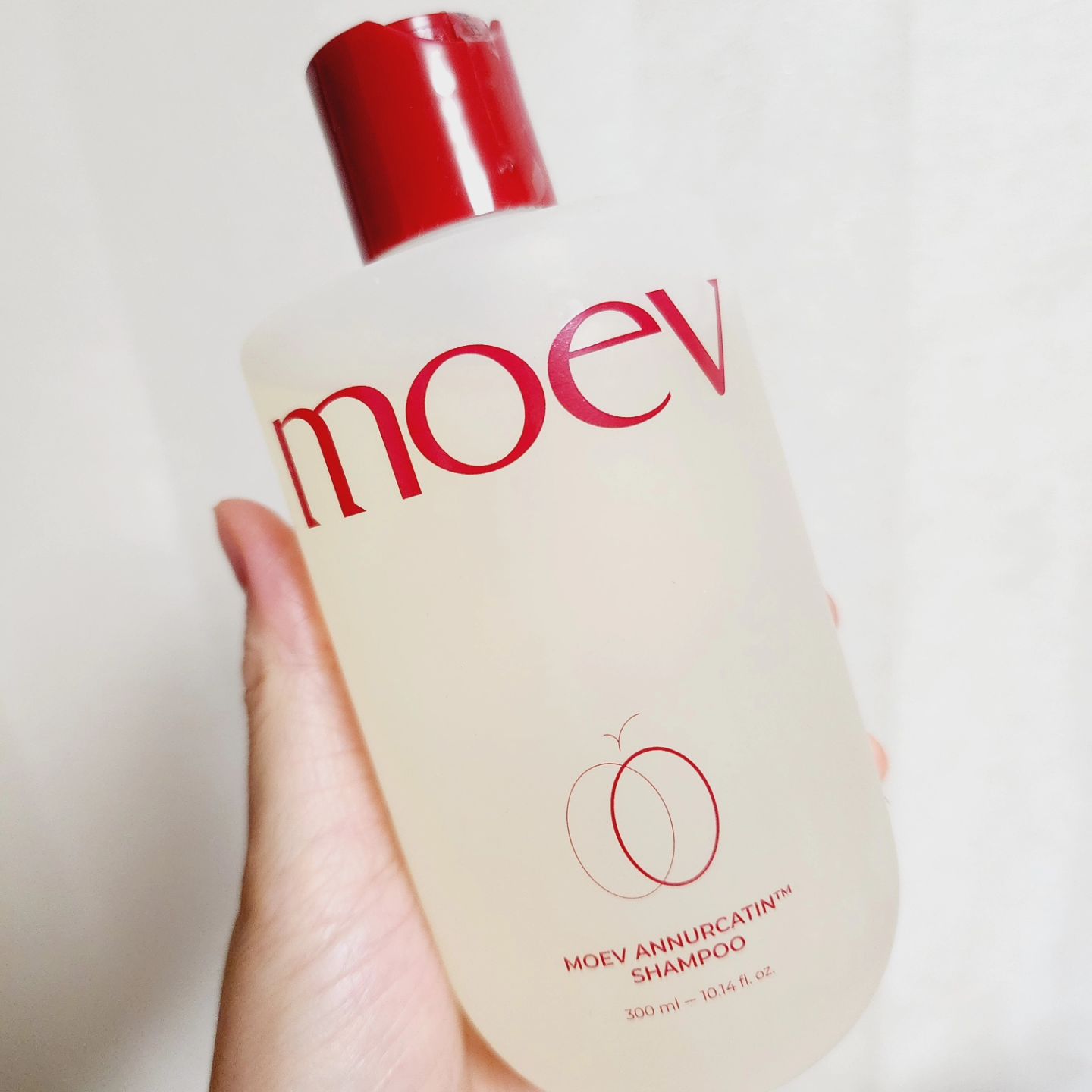 모에브 아누카틴샴푸 300ml써봤어요~

두피는 탄탄하게 모발은 부드럽고 촉촉하게 관리할 수 있는 샴푸인데요!

소량으로도 풍성하게 고농축 미세거품을 느낄 수 있는 제품이라 좋더라구요^^

무엇보다 모에브만의 감각적인
시그니처 아누카 사과향기가 정말 맘에들어요!

모근강화에 좋은 아누카틴 20,000ppm
22가지 아미노산, 비오틴이 들어있어서 모근의 힘을 강화시켜줄 수 있답니다.

그래서 매일 사용중이에요~

업체로부터 제품을 제공받고 실제로 사용해본 후 작성한 후기입니다

#모에브아누카틴샴푸 #한예슬샴푸 #모에브 #아누카틴탈모샴푸 #사과샴푸 #탈모케어 #여자탈모샴푸 #뿌리볼륨샴푸 #가르마탈모 #손상모샴푸 #향기좋은샴푸