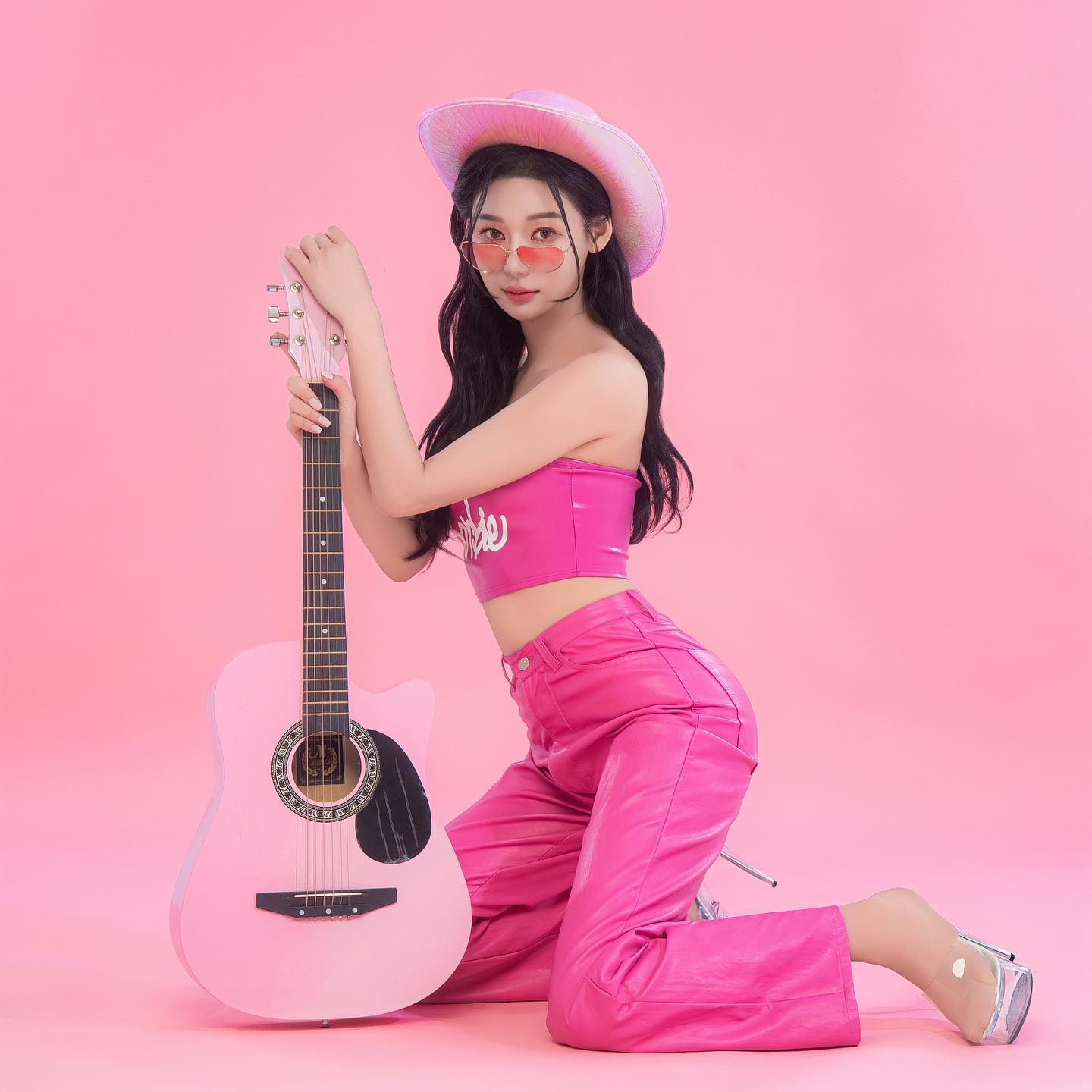 Pink idol🩷

📷 randybodal 
💄 hanhyovin 
✂️ ehh_grace 

#한설아 #아이돌 #컨셉촬영 #화보장인