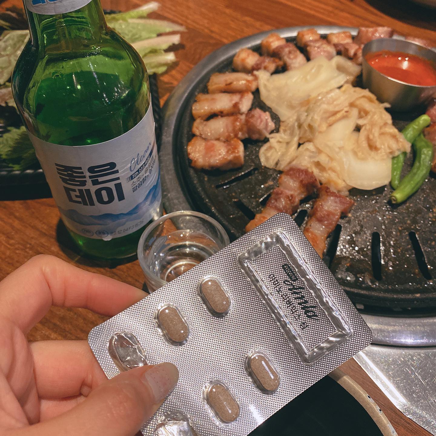#협찬 PKS 히말라야 숙취해소제
⠀
내가 제일 좋아하는 숙취해소제💊
해외 직구로 유명했던 히말라야 숙취해소제가 이젠 국내에서도 제조되어 구매 가능하다니..
해외직구 오래걸려서 당근에서 구매하곤 했었는데
그것두 구하기 힘들어서..ㅠㅠ
그치만 이제 쉽게 구매 가능🤍 
  해외 제품은 유통과정이 투명하지 않아서 걱정이였다면
이건 국내에서 제조하고 판매하다 보니, 원료성분도 믿을 수 있고, 해썹(HACCP)인증받은 시설에서 제조 되어 안심이 된당ㅎㅎ
⠀
제일 만족스러운 점은 해외 직구가 아니다 보니, 빨리 받아볼 수 있는 점❗️ 
⠀
약도 크기가 작아서 술 마시기 전에 2정만 먹으면 된당
⠀
솔직히 다른 숙취해소제도 여러개 먹어봤지만
다른 숙취해소제는 담날에 숙취가 꽤 있었는데
이거는 담날 숙취가 제로에 가까운... 강추!
⠀
앞으로 숙취해소제는 이것만 사먹을 예정💗
술자리 약속 많으신 분들은 꼭 사세요 완전 필수템임!
⠀
⠀
⠀
#PKS‘ #히말라야숙취해소제 #PKS #숙취해소제 #히말라야 #숙취해소특허물 #숙취해소 #숙취해소법 #숙취 #숙취술빨리깨는법 #숙취해소제추천