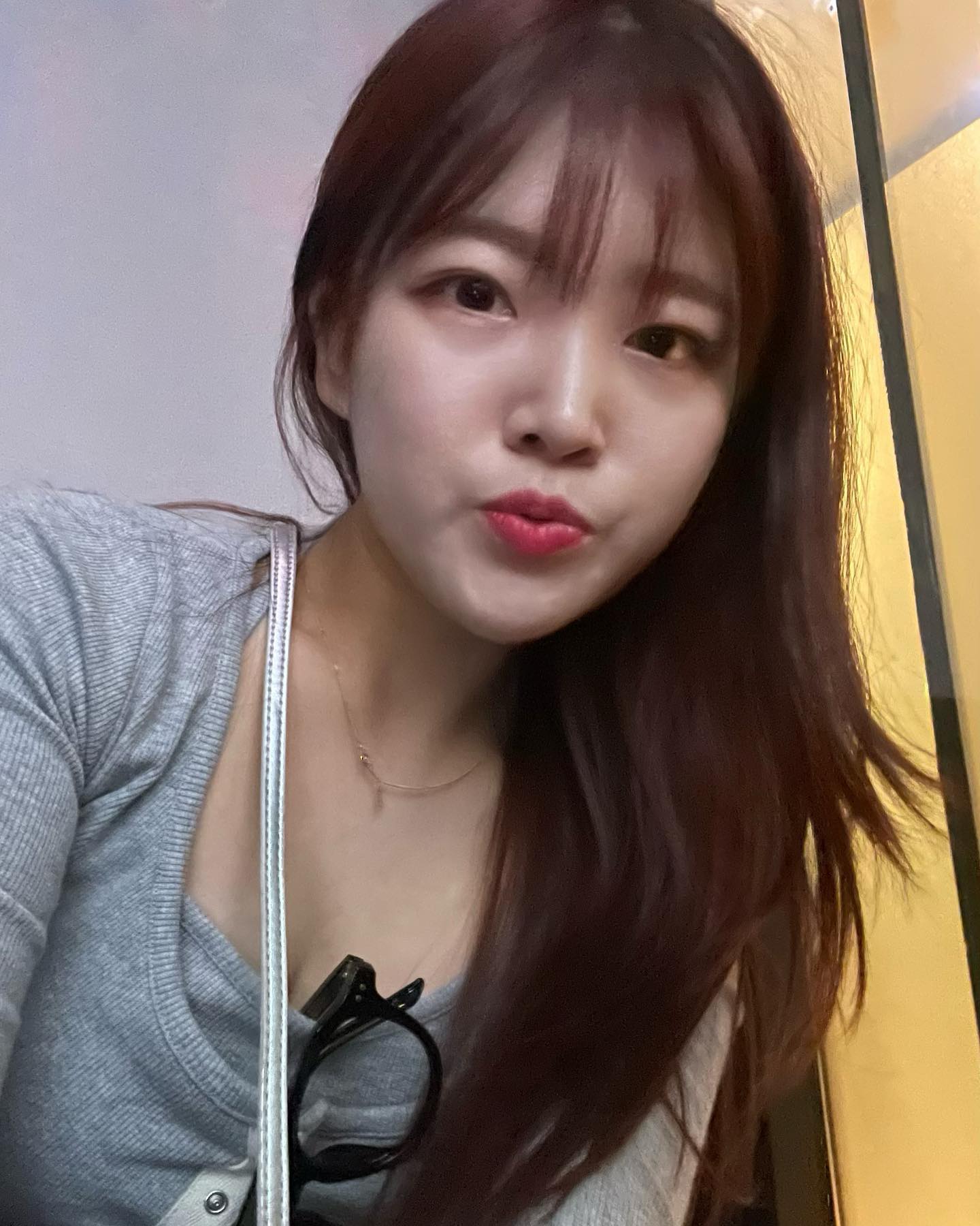 셀카 어떻게 찍는 거였더라