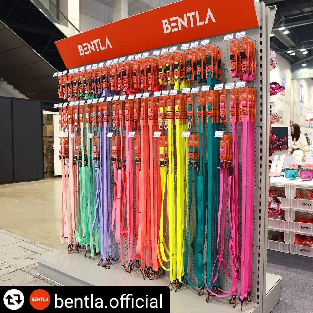 #리그램 - bentla.official by get_regrammer
🥳벤트라 2023 메가주 초청장 증정 이벤트🎉
 2023년 11월 17일(금)부터 열리는 케이펫 메가주에 벤트라가 참가합니다. 상반기보다 더 커진 부스에서 다양해진 신제품들과 함께 여러분과의 즐거운 만남과 추억이 될 수 있도록 열심히 준비하고 있습니다.

메가주에서 진행할 다양한 이벤트와 혜택들은 11/10(금)부터 안내올릴게요~! 많이 많이 기대해주시고 오셔서 좋은 기억, 행복한 순간 만들어가시길 바래요💖

많은 분들과 만나기 위해 초청장 이벤트를 진행합니다.

🎉이벤트 참여방법
1.bentla.official 팔로우
2.본 게시물 좋아요+리그램
3.”놀러갈게요“ 등 응원댓글 남겨주세요.

🧡이벤트 기간 : 2023년 10월30일 ~ 11월15일까지
🧡선착순 400명(1인 1매)
🧡비공개, 유령계정은 이벤트 참여불가
🧡댓글로 DM통해 초청장 링크 상시 발송

🎉2023 메가주 일산
날짜 : 2023.11.17(금) - 11.19(일)
시간 : 10:00 ~ 18:00
장소 : 일산 킨텍스 1 전시장 

🚨초대권 주의사항
•무료 초청장은 1인 1회 등록 가능합니다.
•입장 바코드는 등록한 휴대폰 번호로 발송됩니다. 
•초청장 링크는 무단배포가 금지되어있습니다.

-